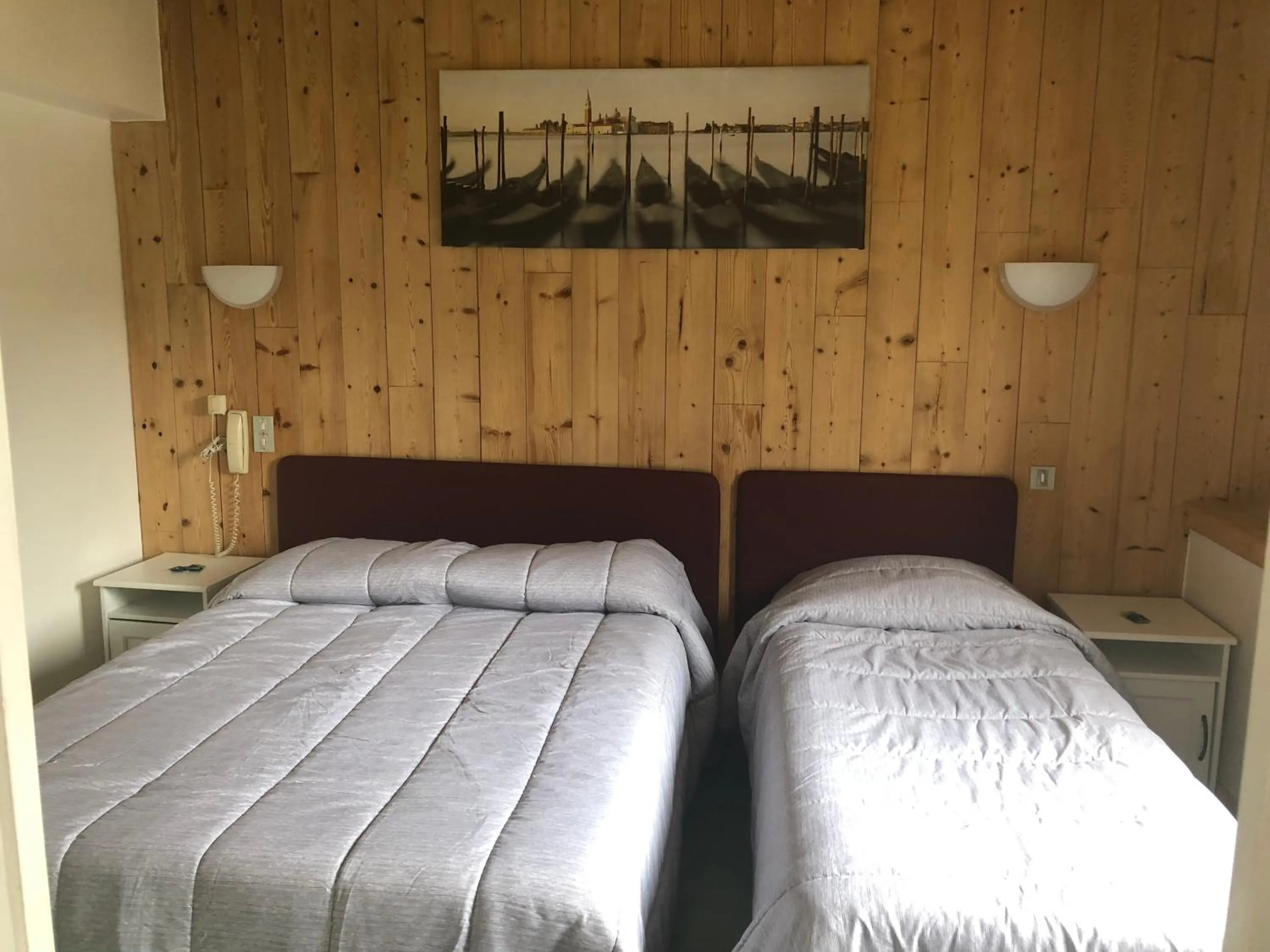 TV and multimedia, Bed in Hôtel De Paris