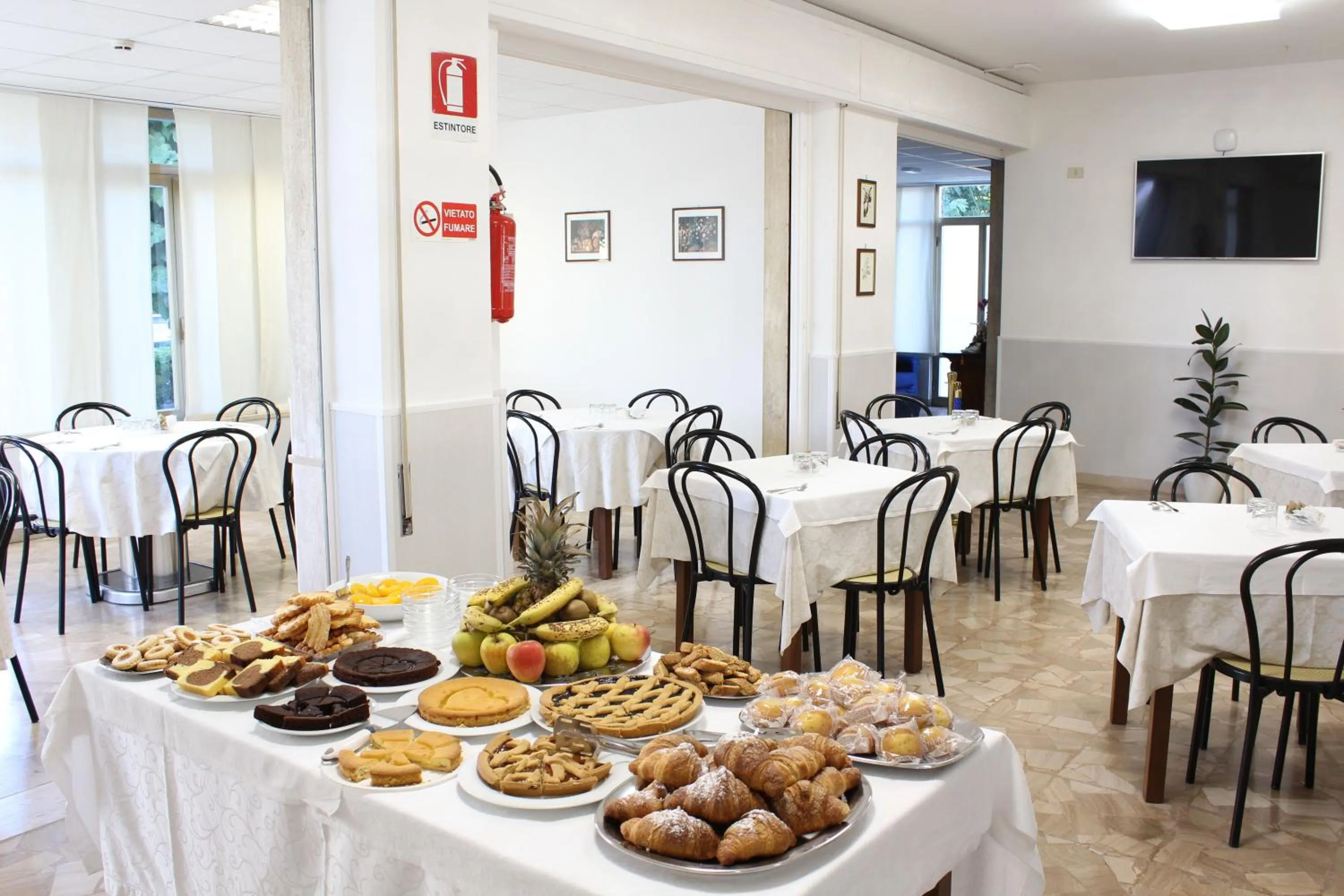 Restaurant/places to eat in Hotel Luca