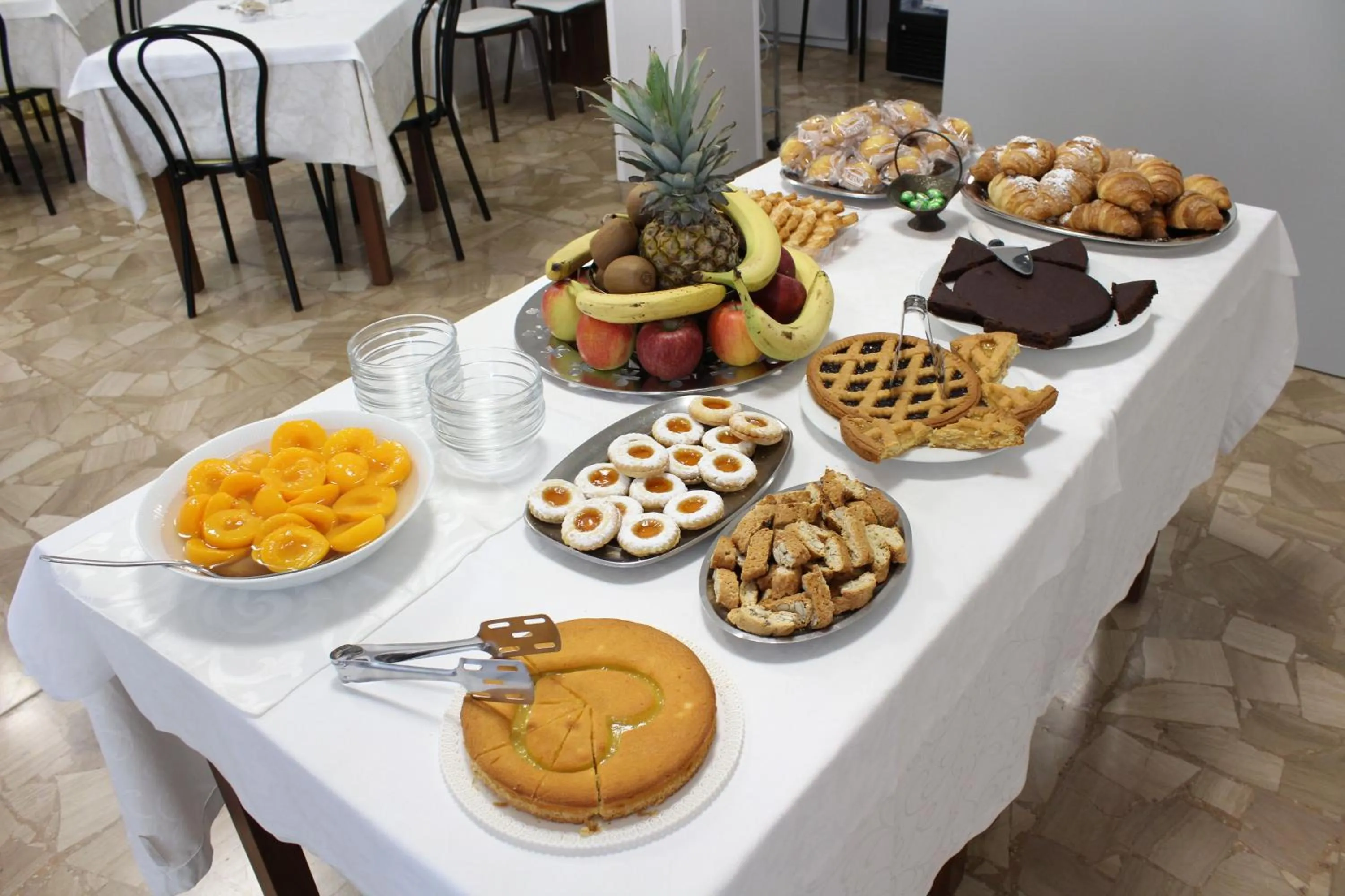 Buffet breakfast in Hotel Luca