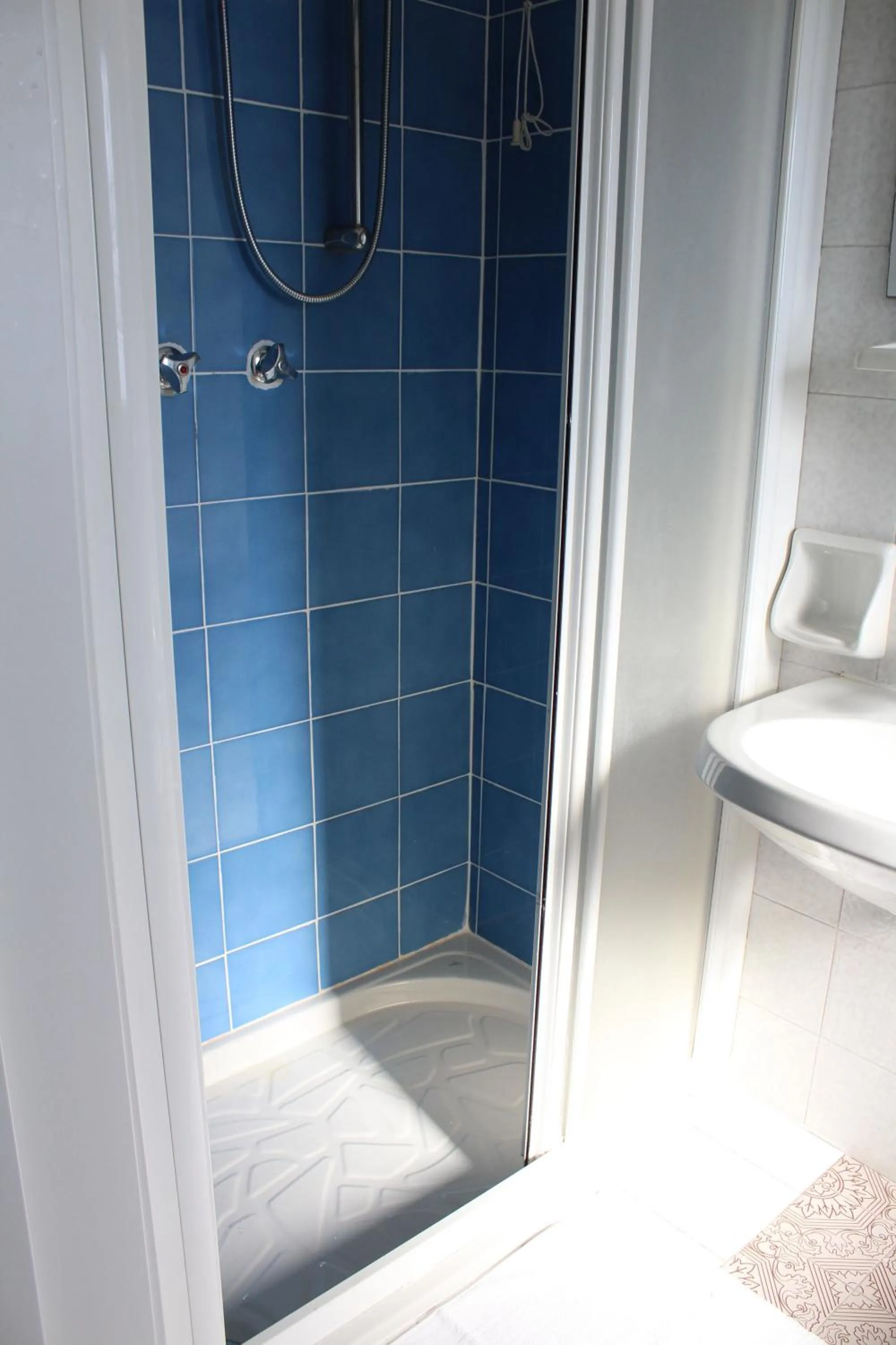 Shower in Hotel Luca