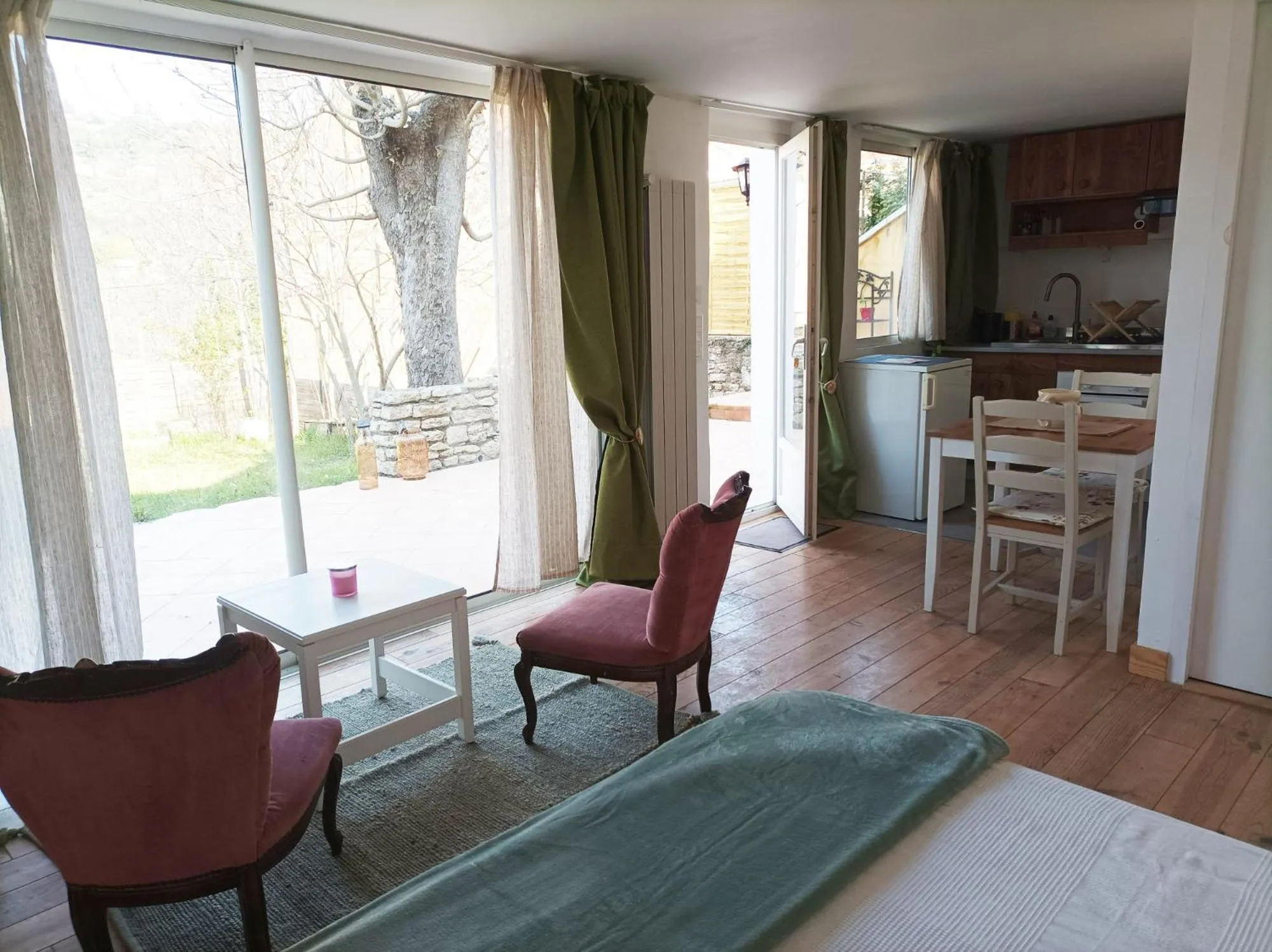 Toilet in 1001 Ocres