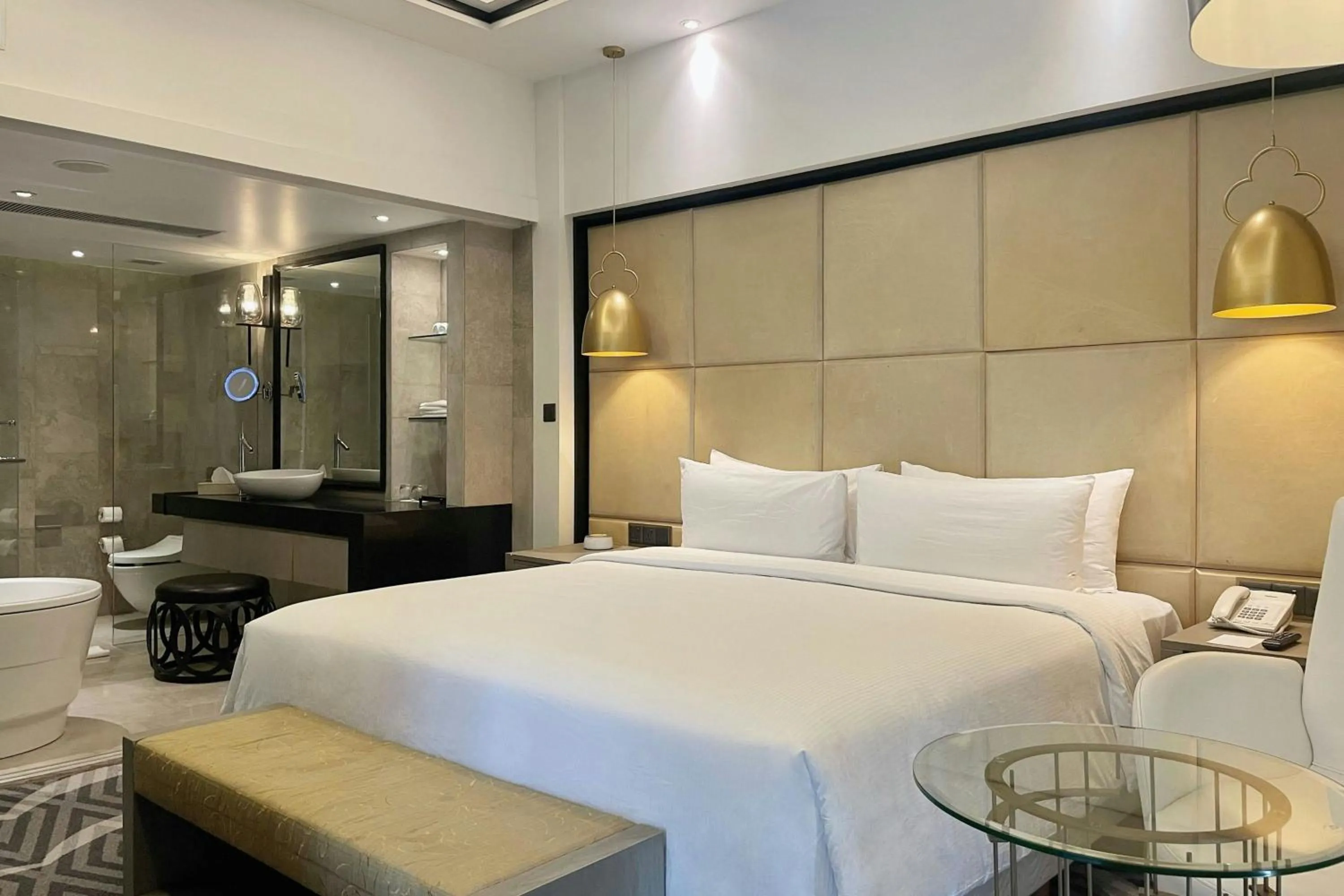 Photo of the whole room, Bed in Sari Pacific Jakarta, Autograph Collection