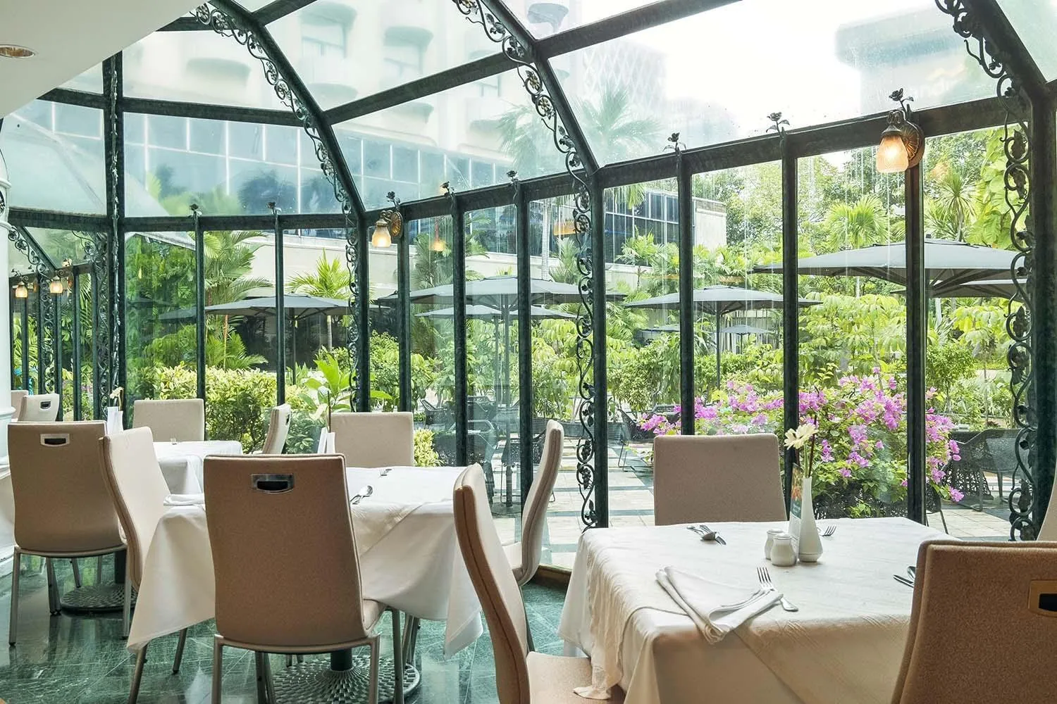 Restaurant/places to eat in Sari Pacific Jakarta, Autograph Collection