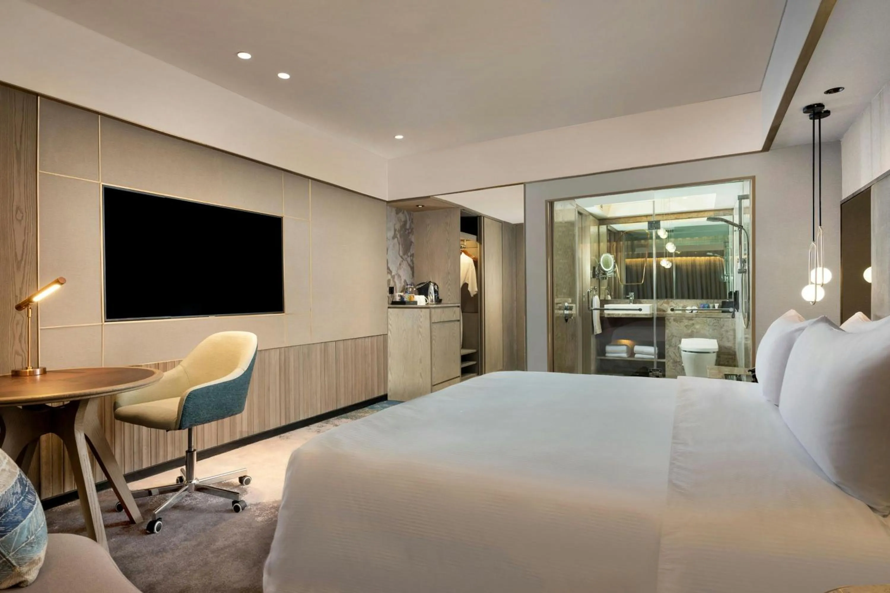 Photo of the whole room, Bed in Sari Pacific Jakarta, Autograph Collection