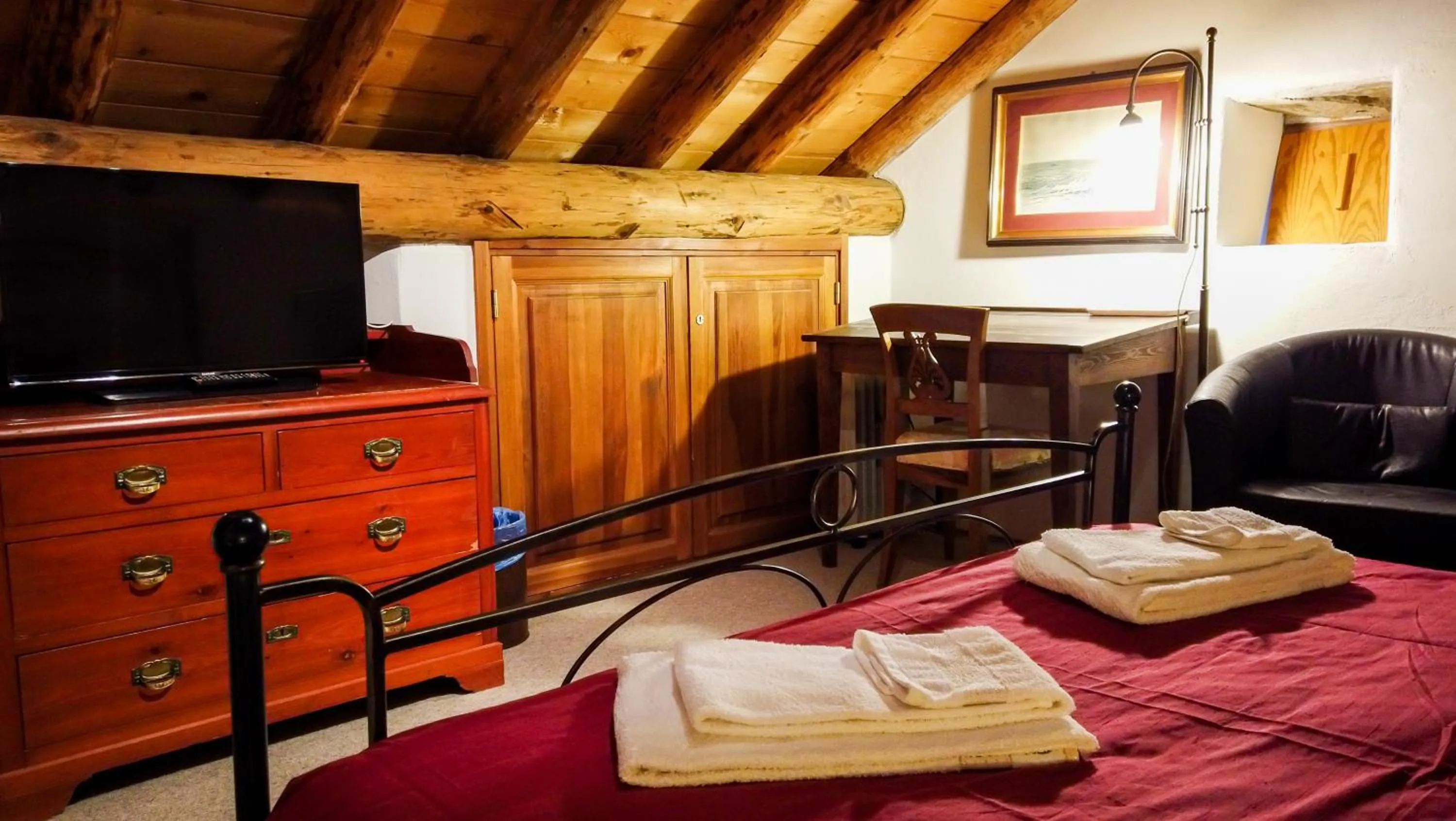 Bedroom, Bed in Hotel Soazza