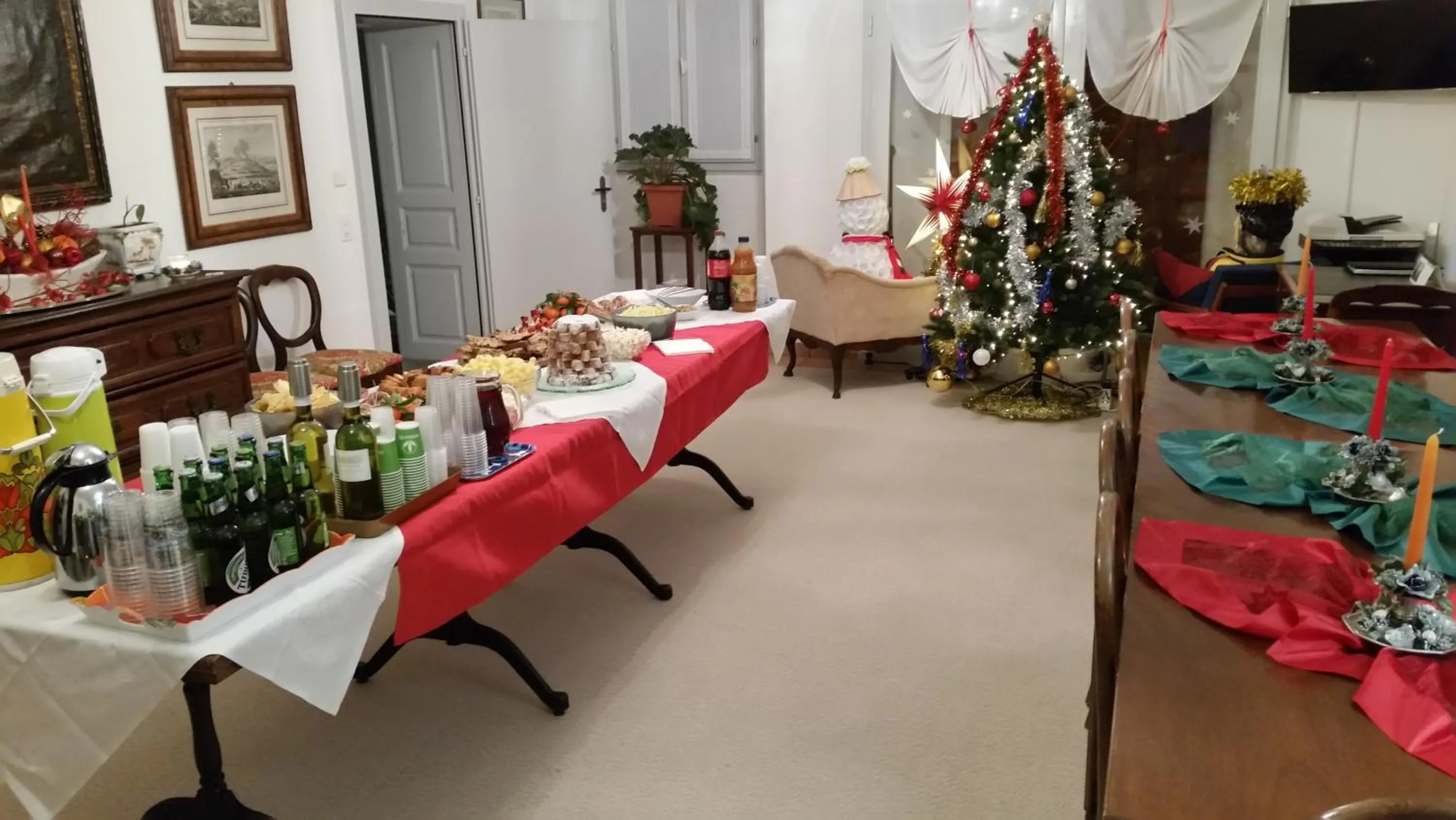 Communal lounge/ TV room in Hotel Soazza