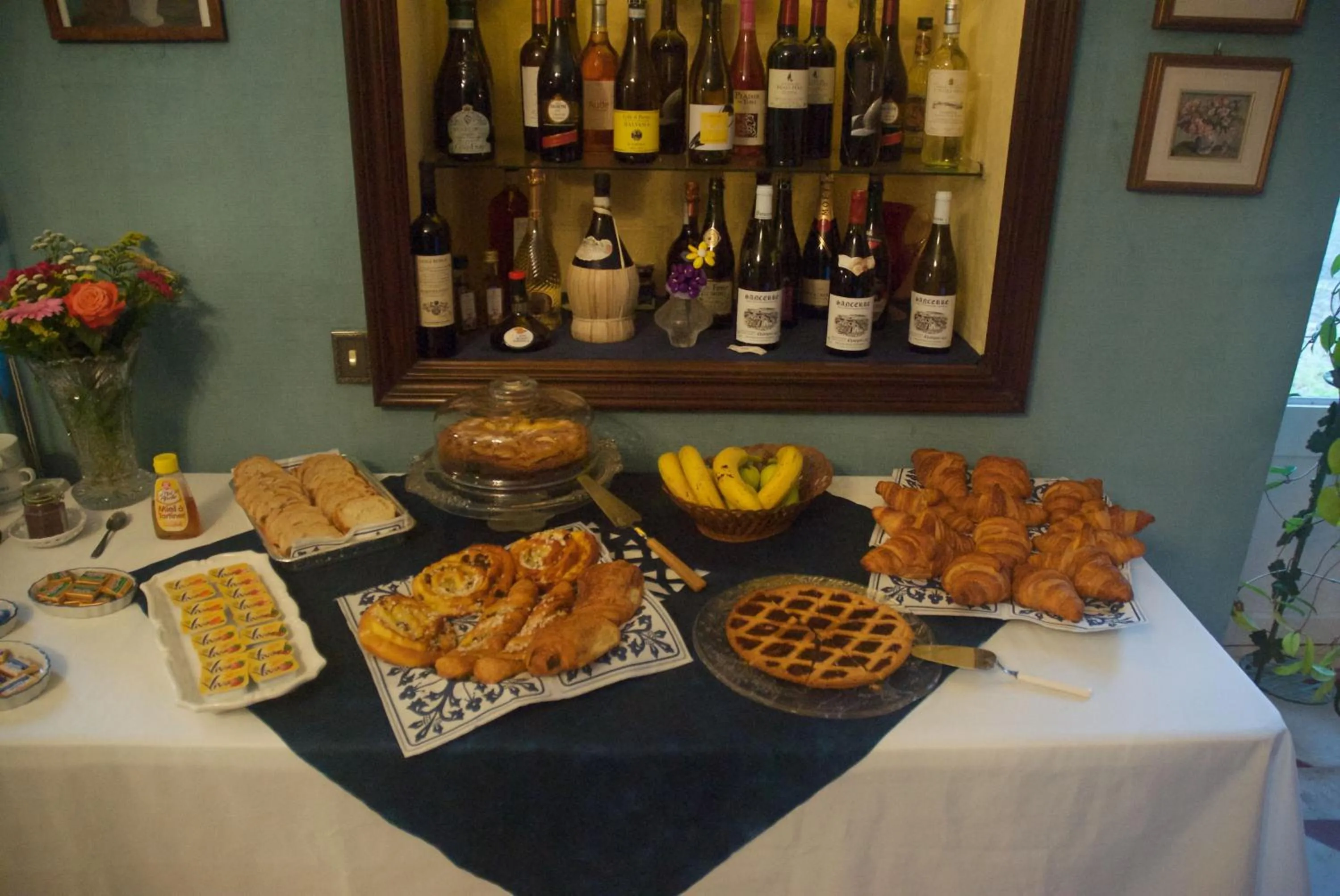 Restaurant/places to eat in Le Clos des Cèdres b&b