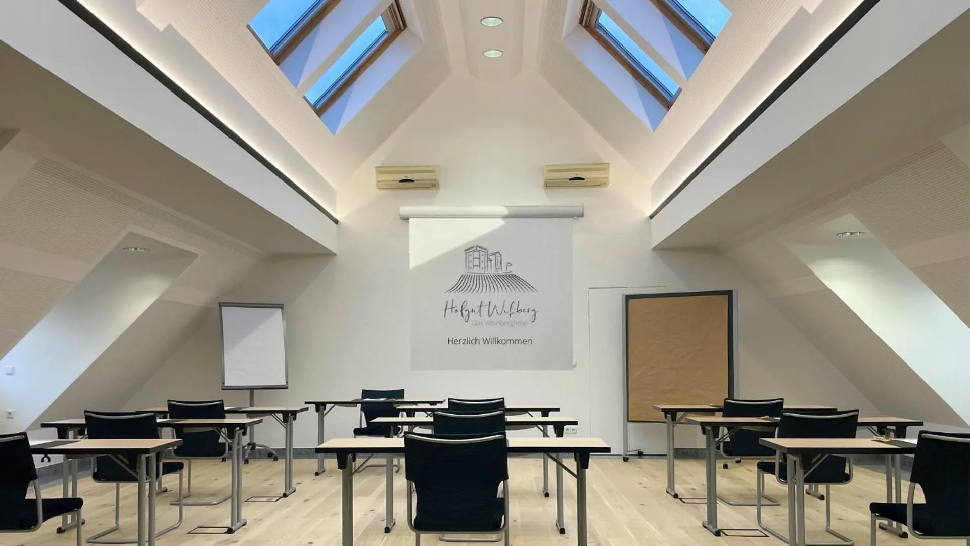 Meeting/conference room in Hofgut Wißberg - Das Weinberghotel