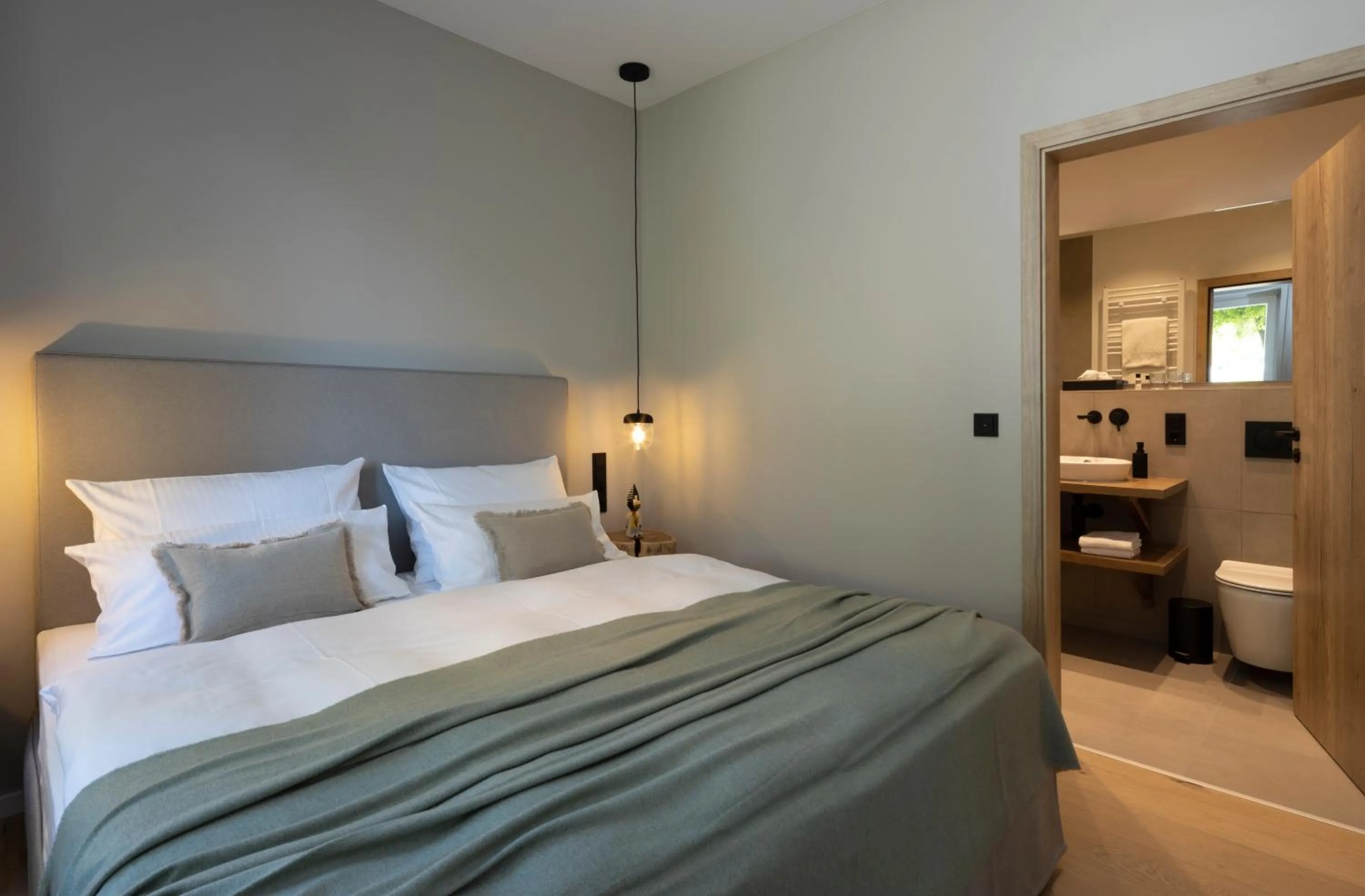 Bedroom, Bed in Hofgut Wißberg - Das Weinberghotel