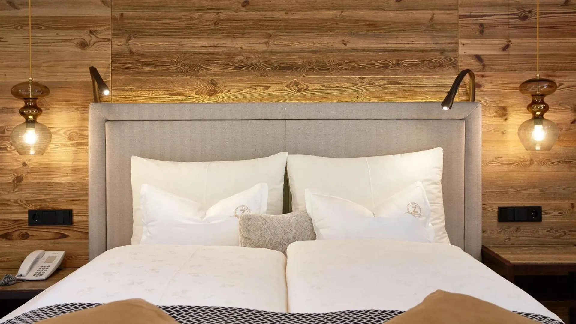 Bed in ZillergrundRock Luxury Mountain Resort