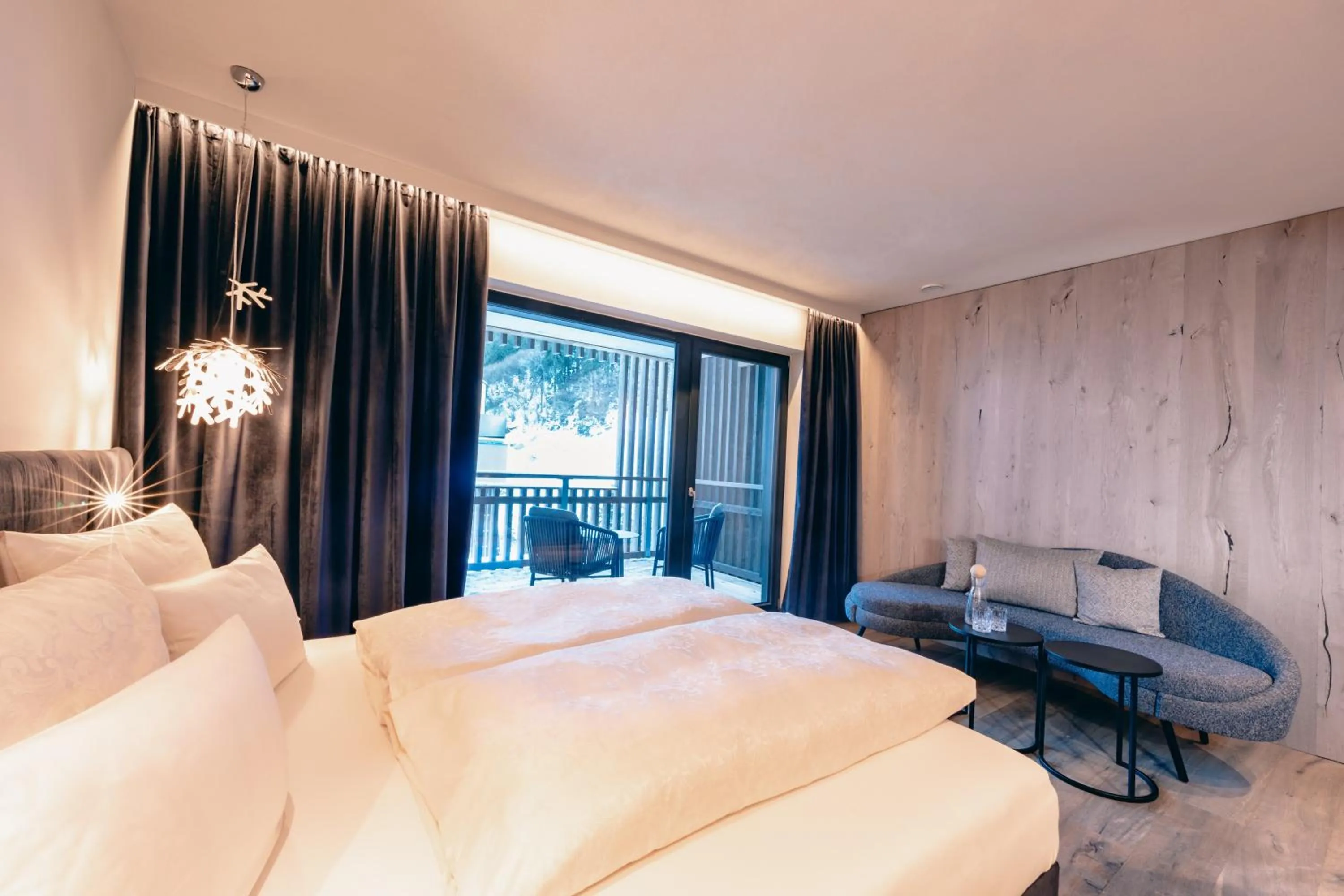 Photo of the whole room, Bed in ZillergrundRock Luxury Mountain Resort