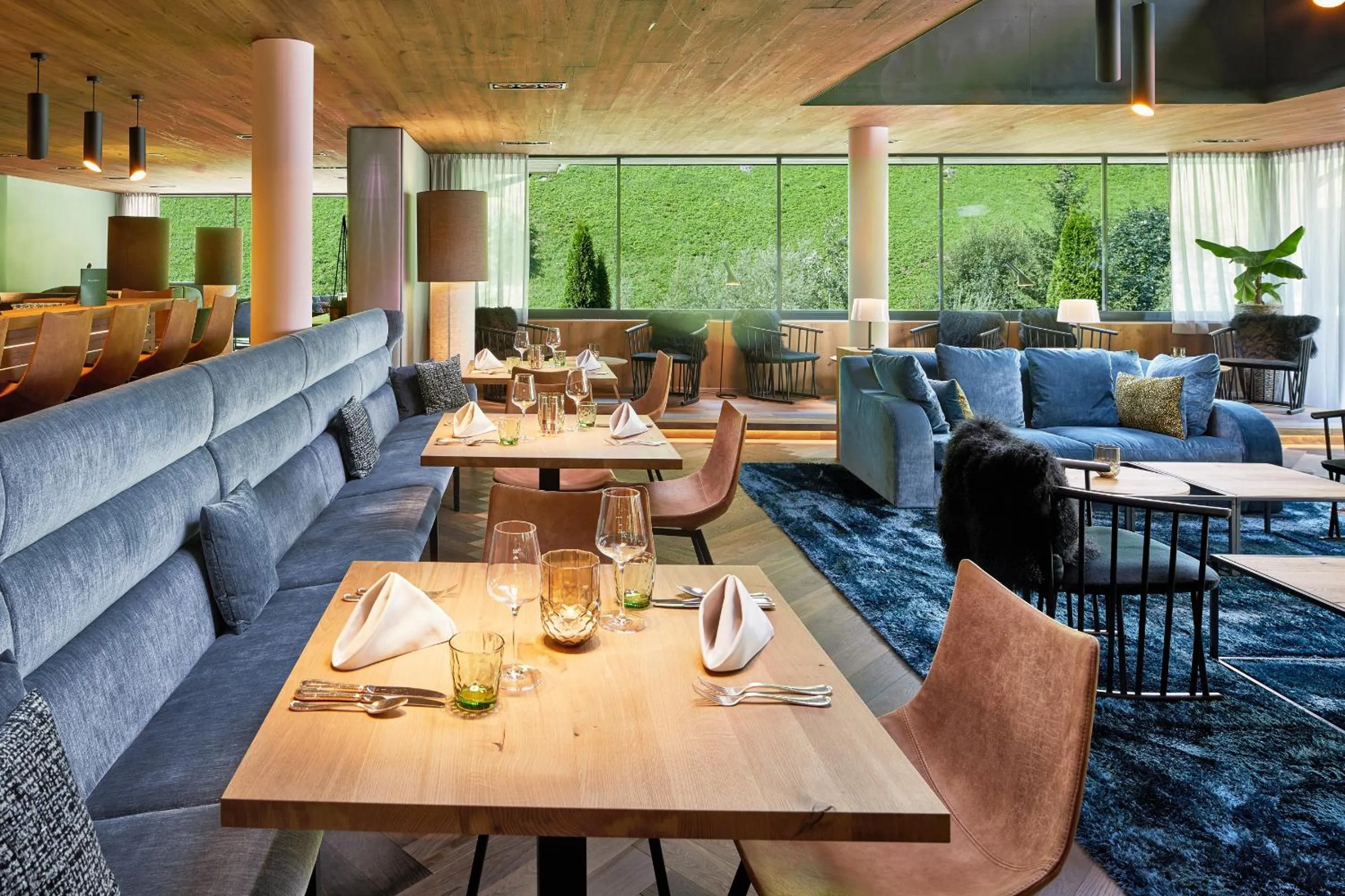 Lounge or bar in ZillergrundRock Luxury Mountain Resort