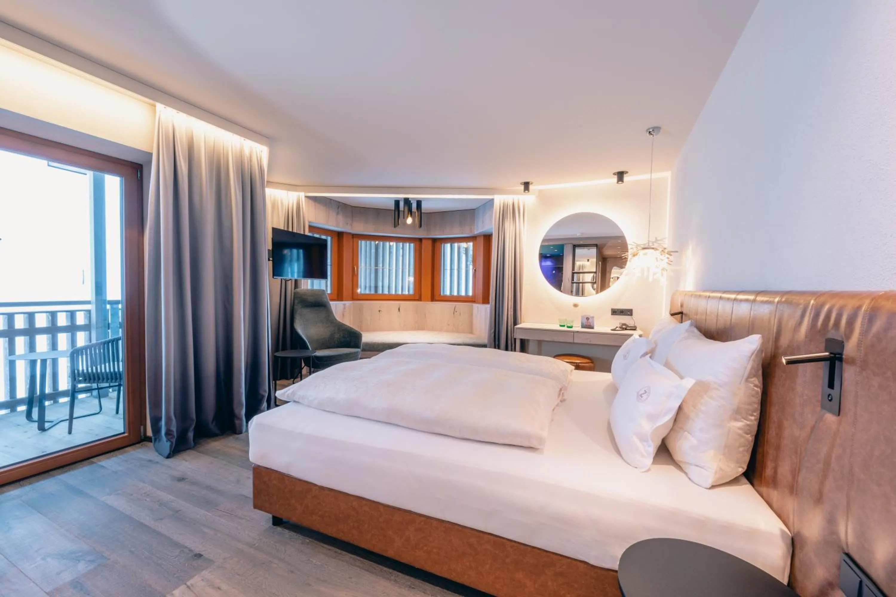 Photo of the whole room, Bed in ZillergrundRock Luxury Mountain Resort