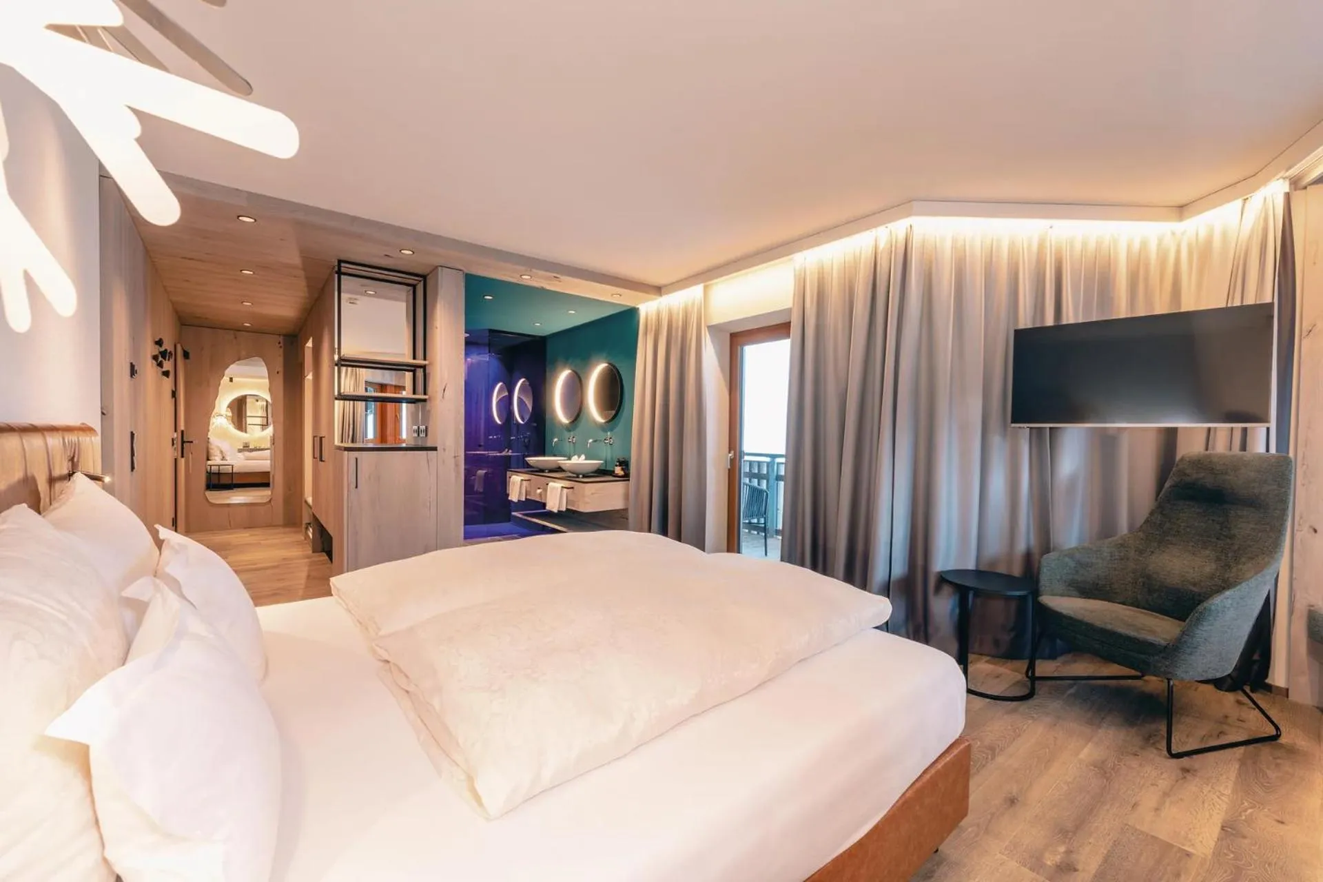 Photo of the whole room, Bed in ZillergrundRock Luxury Mountain Resort