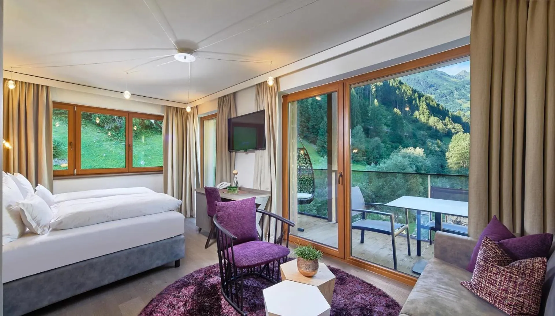 Photo of the whole room, Bed in ZillergrundRock Luxury Mountain Resort