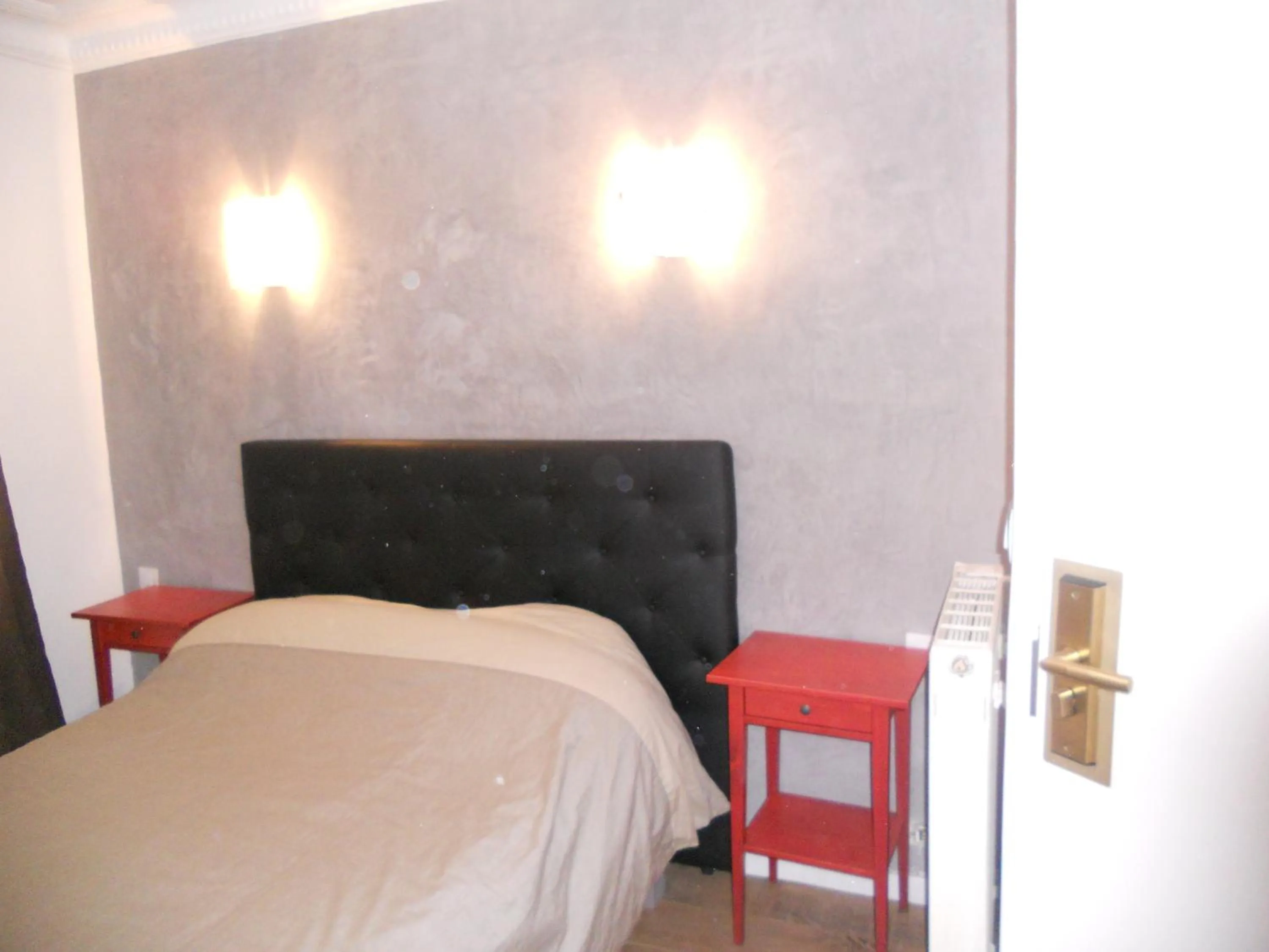 Bed in Hotel Pacific