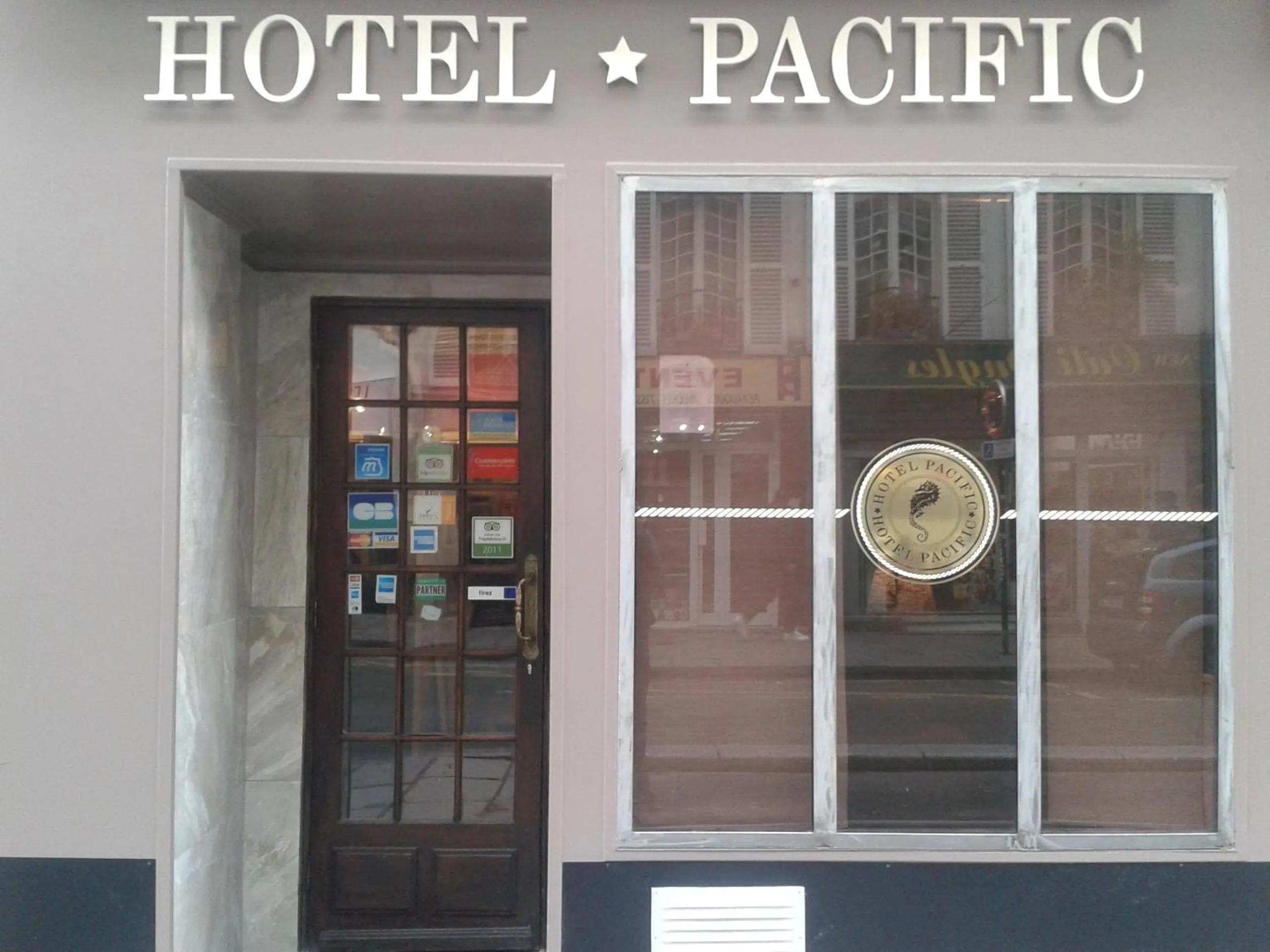 Facade/entrance in Hotel Pacific