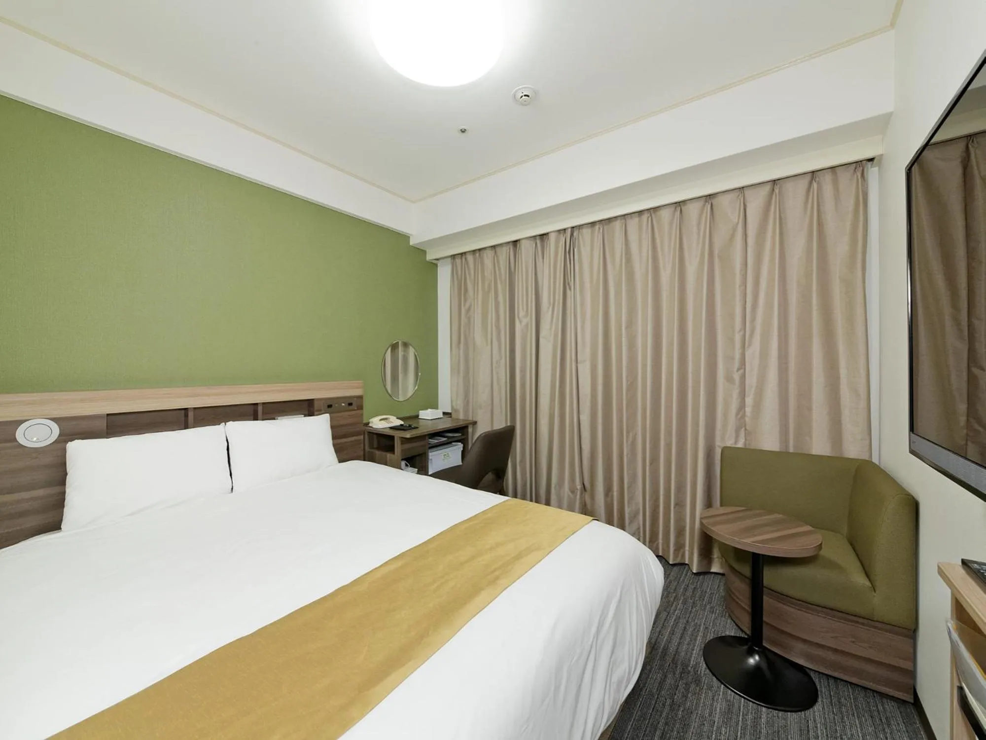 Photo of the whole room, Bed in Hotel Sunroute Sopra Kobe