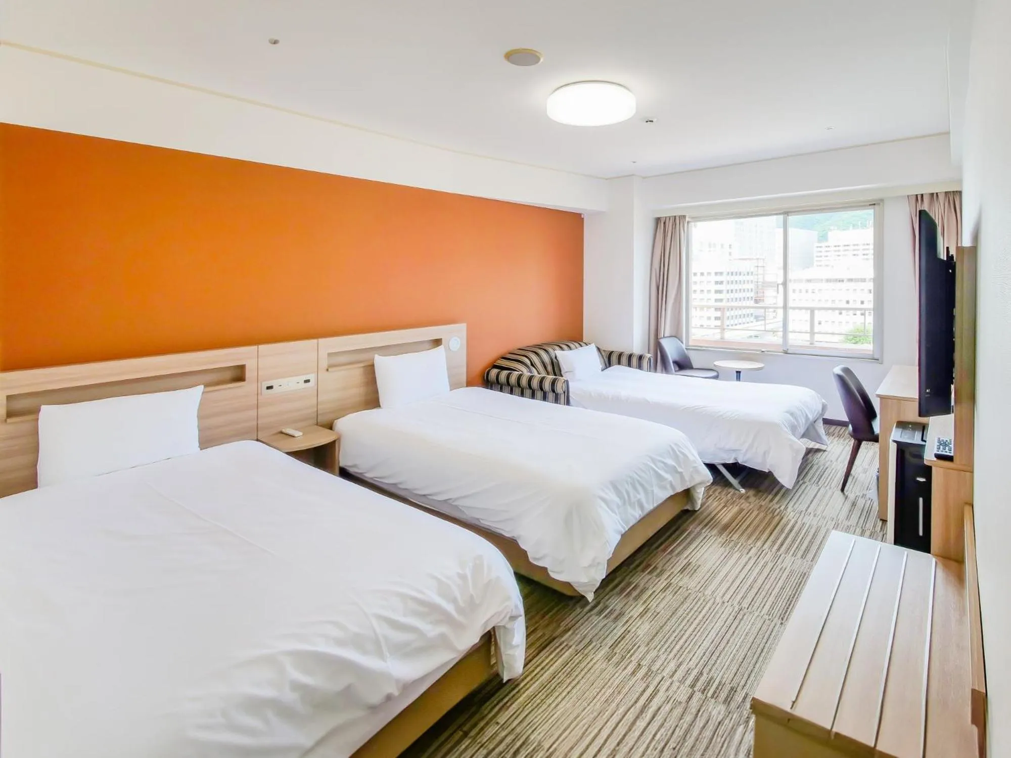 Photo of the whole room, Bed in Hotel Sunroute Sopra Kobe