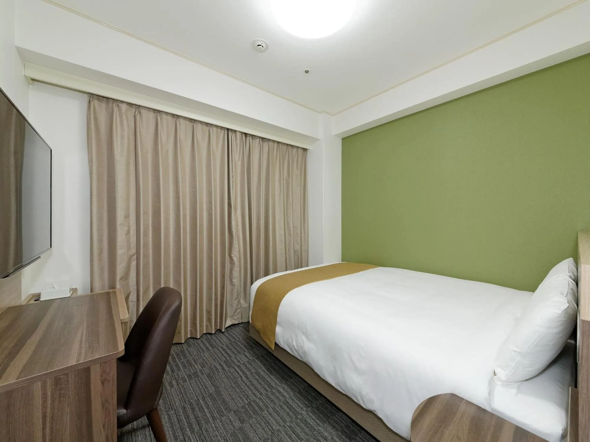 Photo of the whole room, Bed in Hotel Sunroute Sopra Kobe