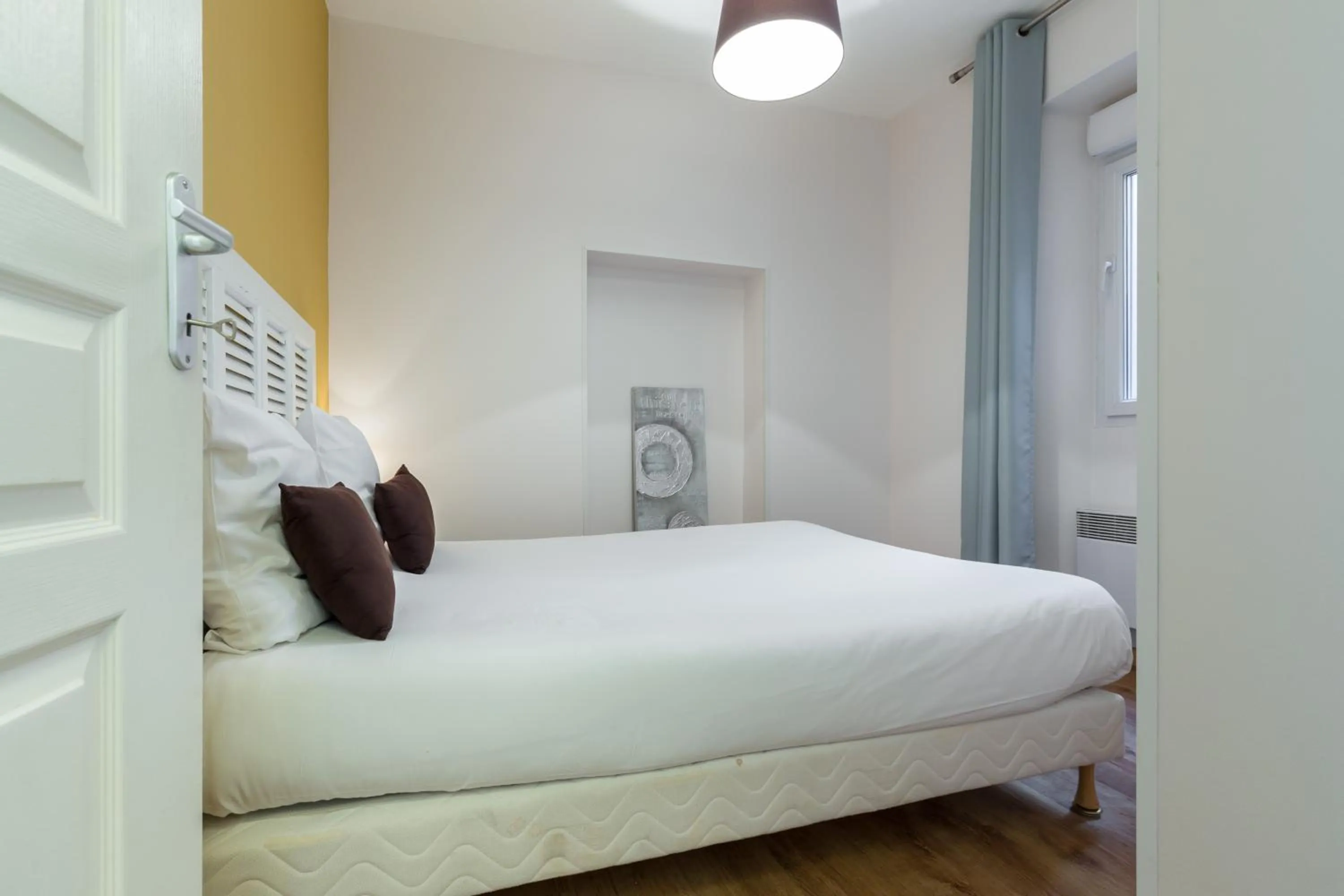 Bedroom, Bed in Florella Clemenceau Apartment