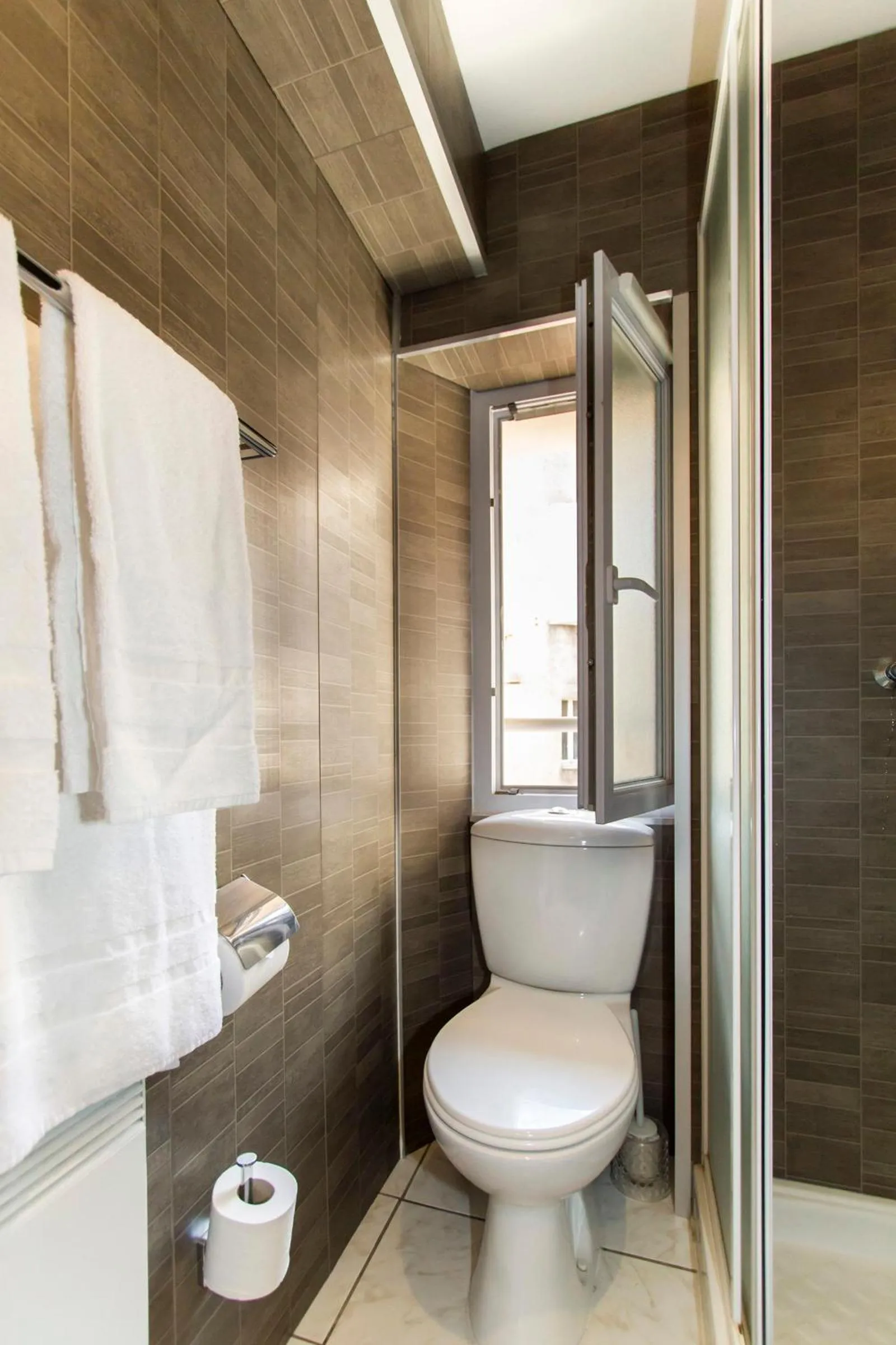Bathroom in Florella Clemenceau Apartment