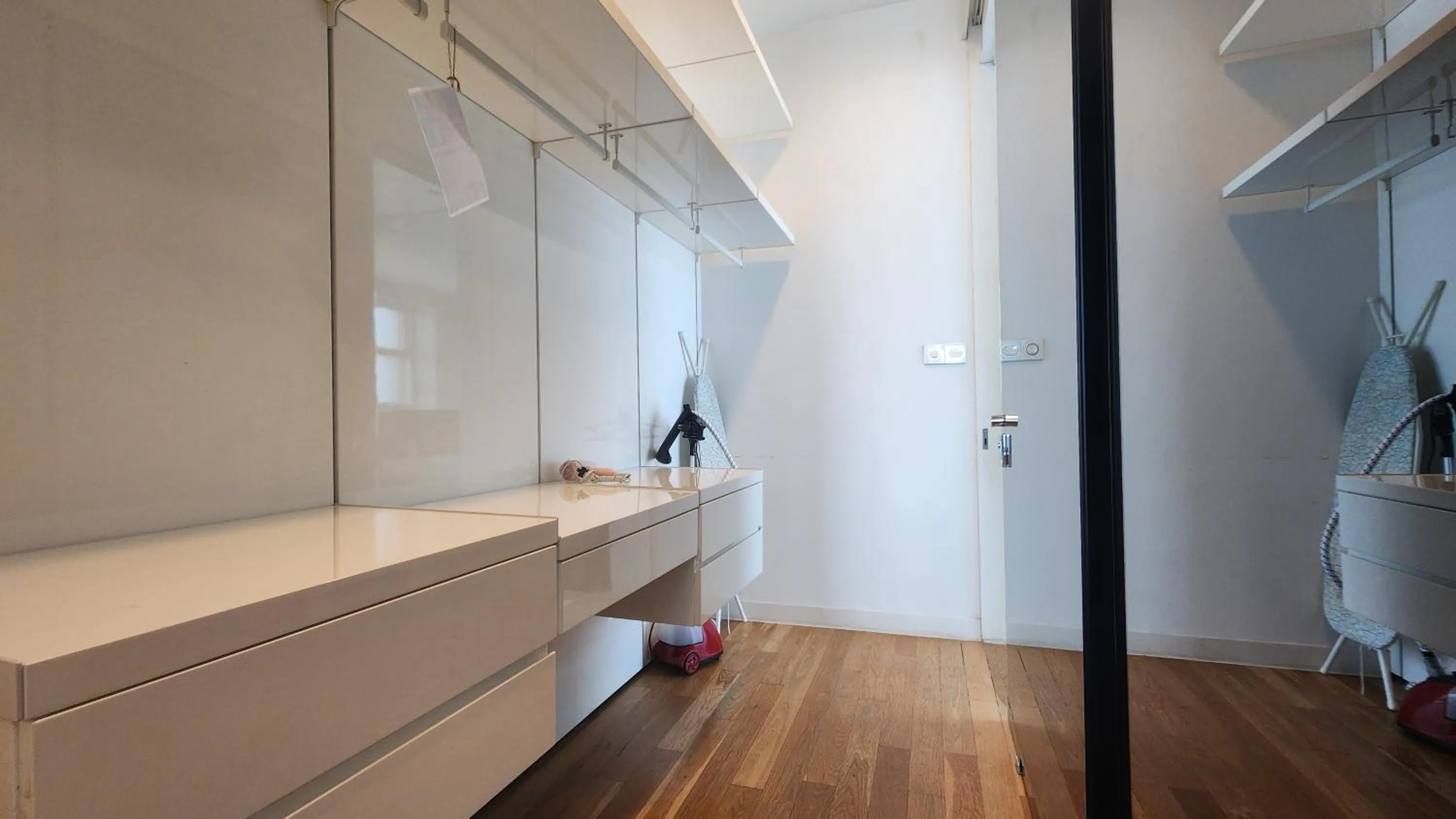 wardrobe in KL Platinum KLCC By Hive KL