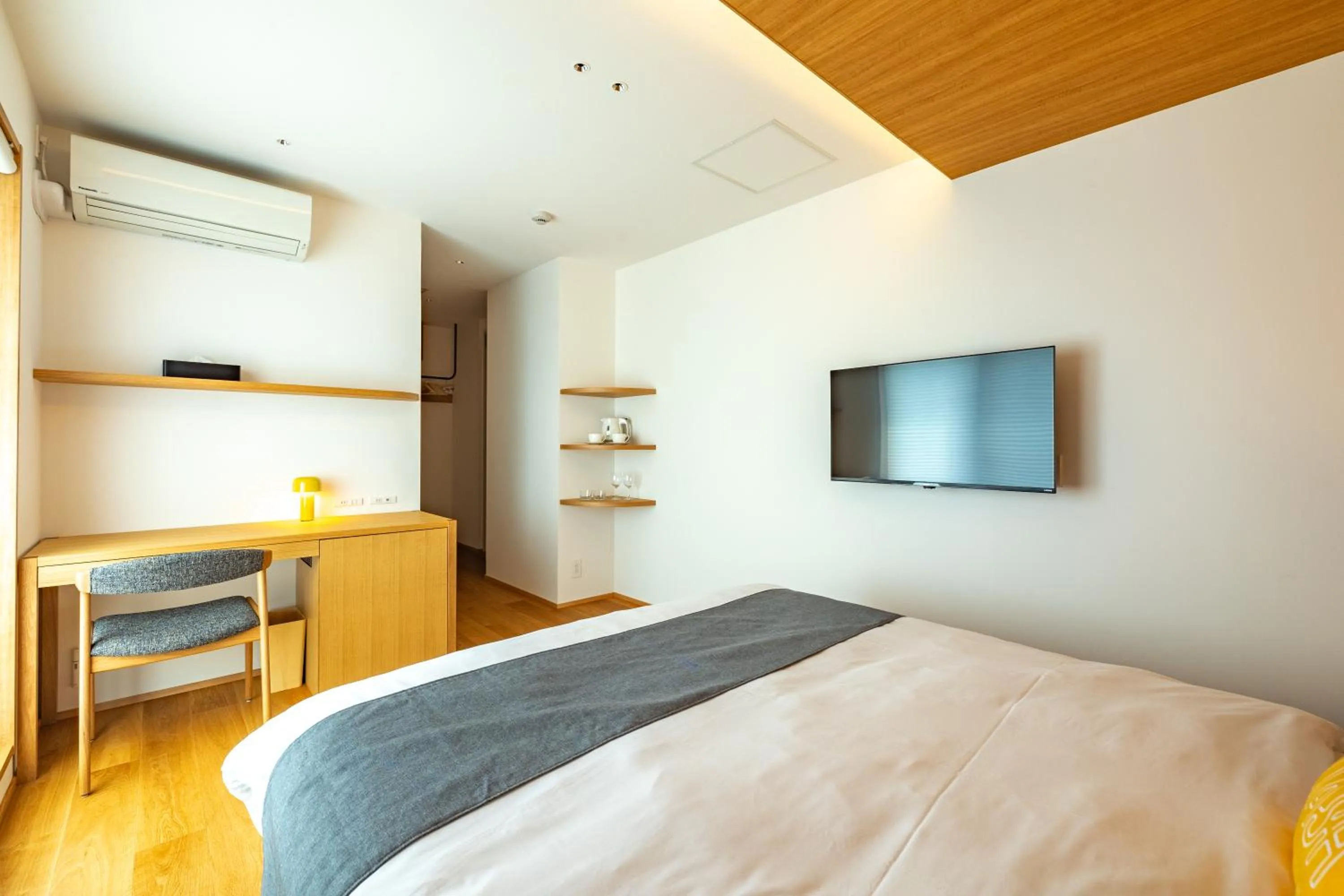 Bed in Karasuma Rokujo Hotel