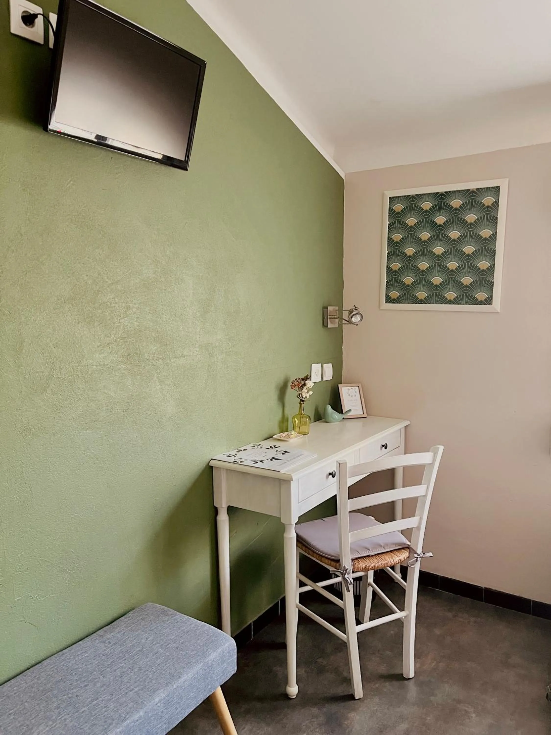 TV and multimedia in Hôtel le Nid