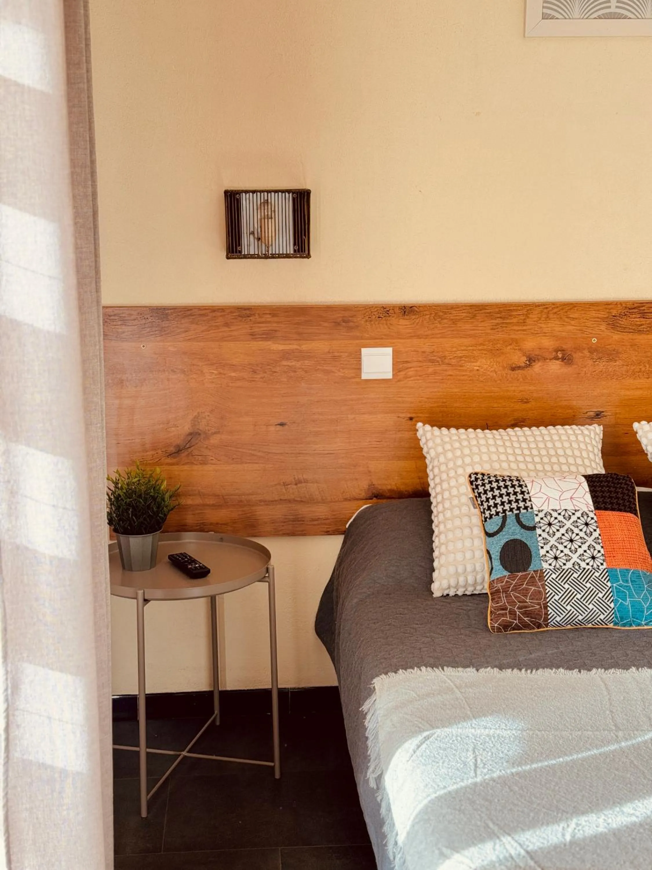 Decorative detail, Bed in Hôtel le Nid