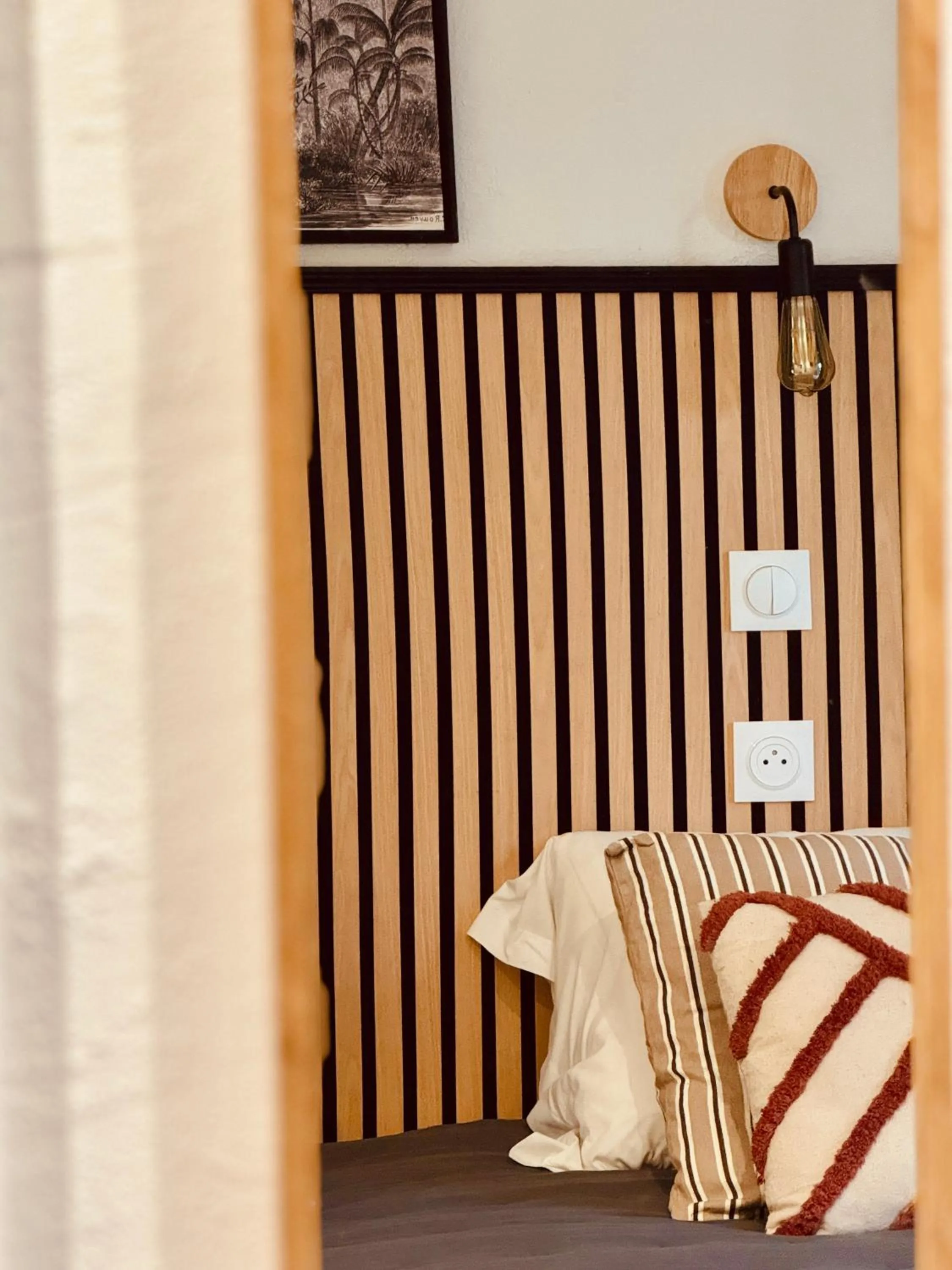 Decorative detail, Bed in Hôtel le Nid