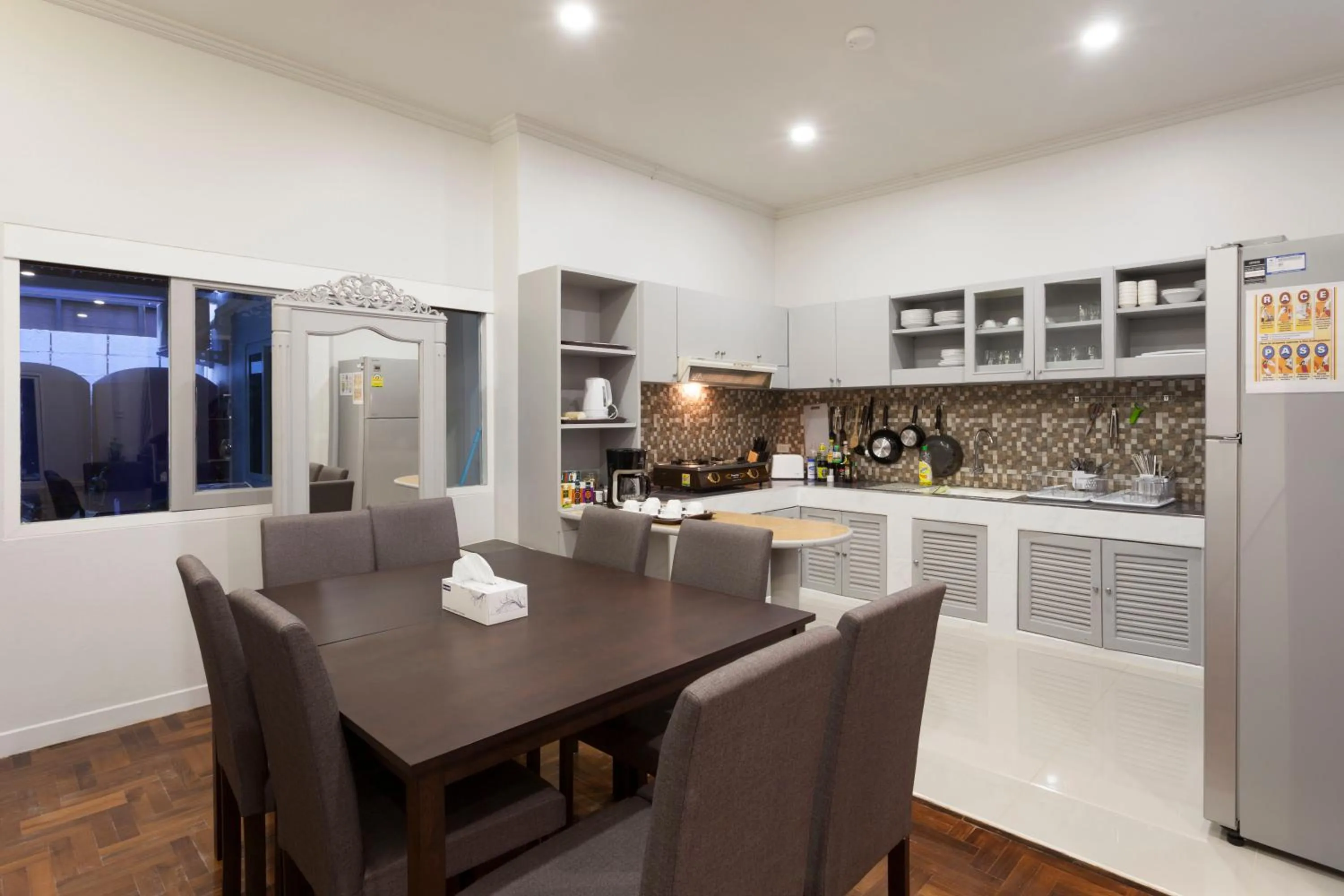 Restaurant/places to eat in Cozy Home by Nan