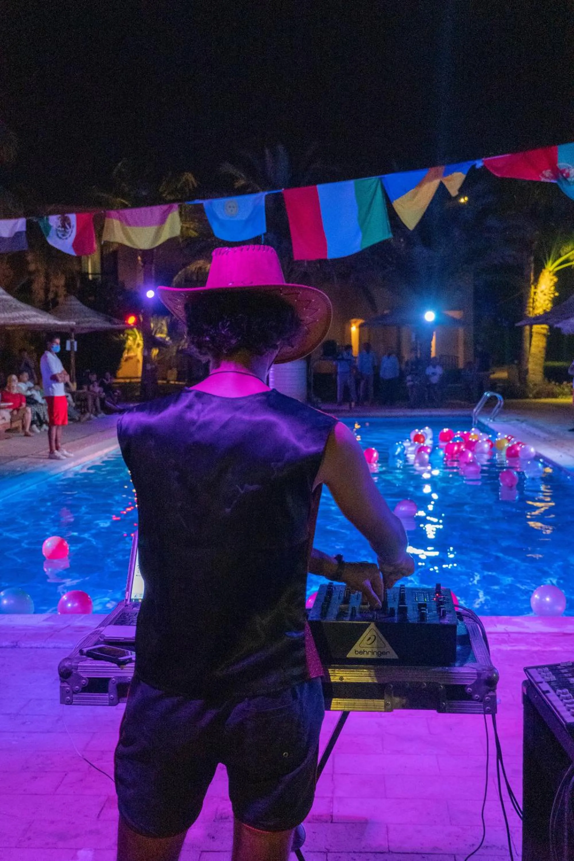 Evening entertainment in Tamra Beach Resort