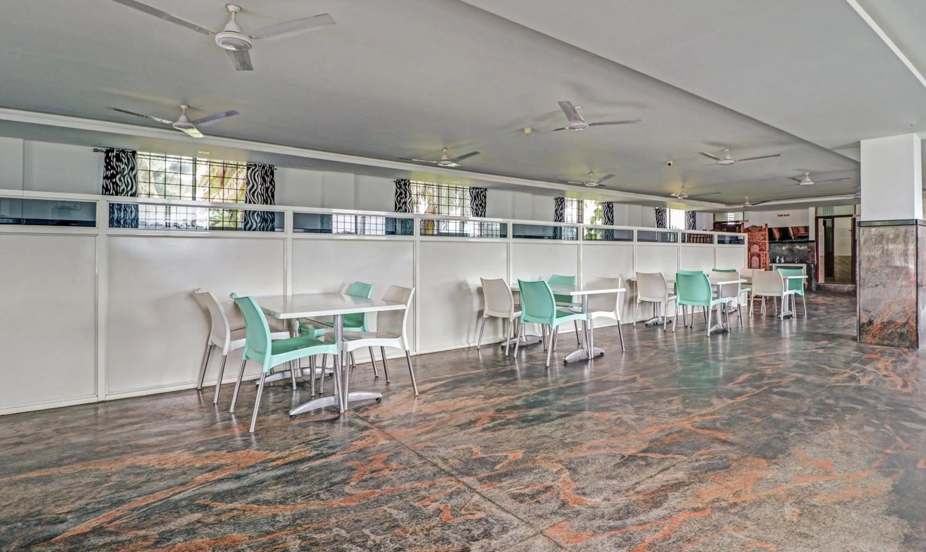 Restaurant/places to eat in Treebo Green Land Kushalnagar