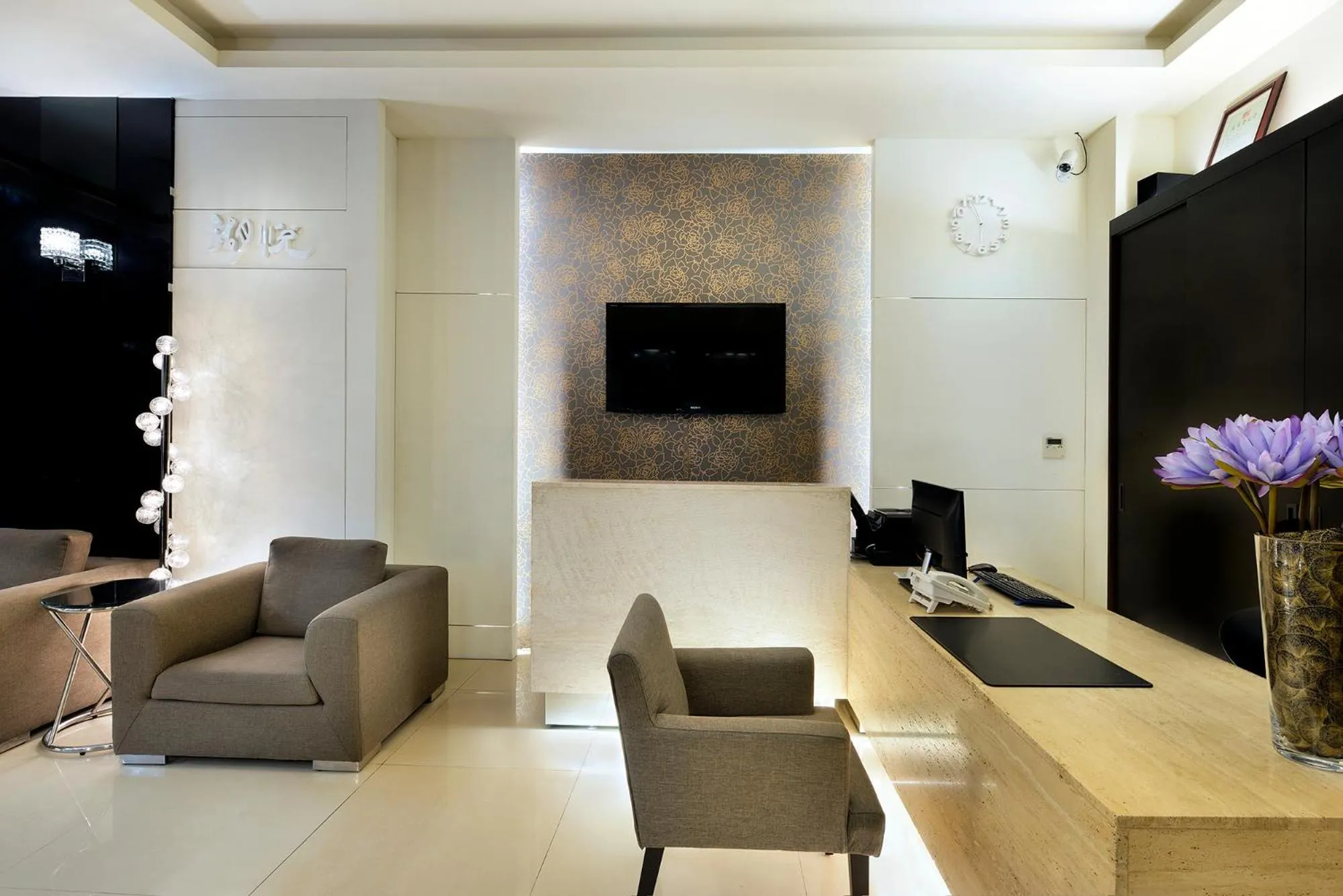 Facade/entrance in Hu Yue Lakeview Hotel