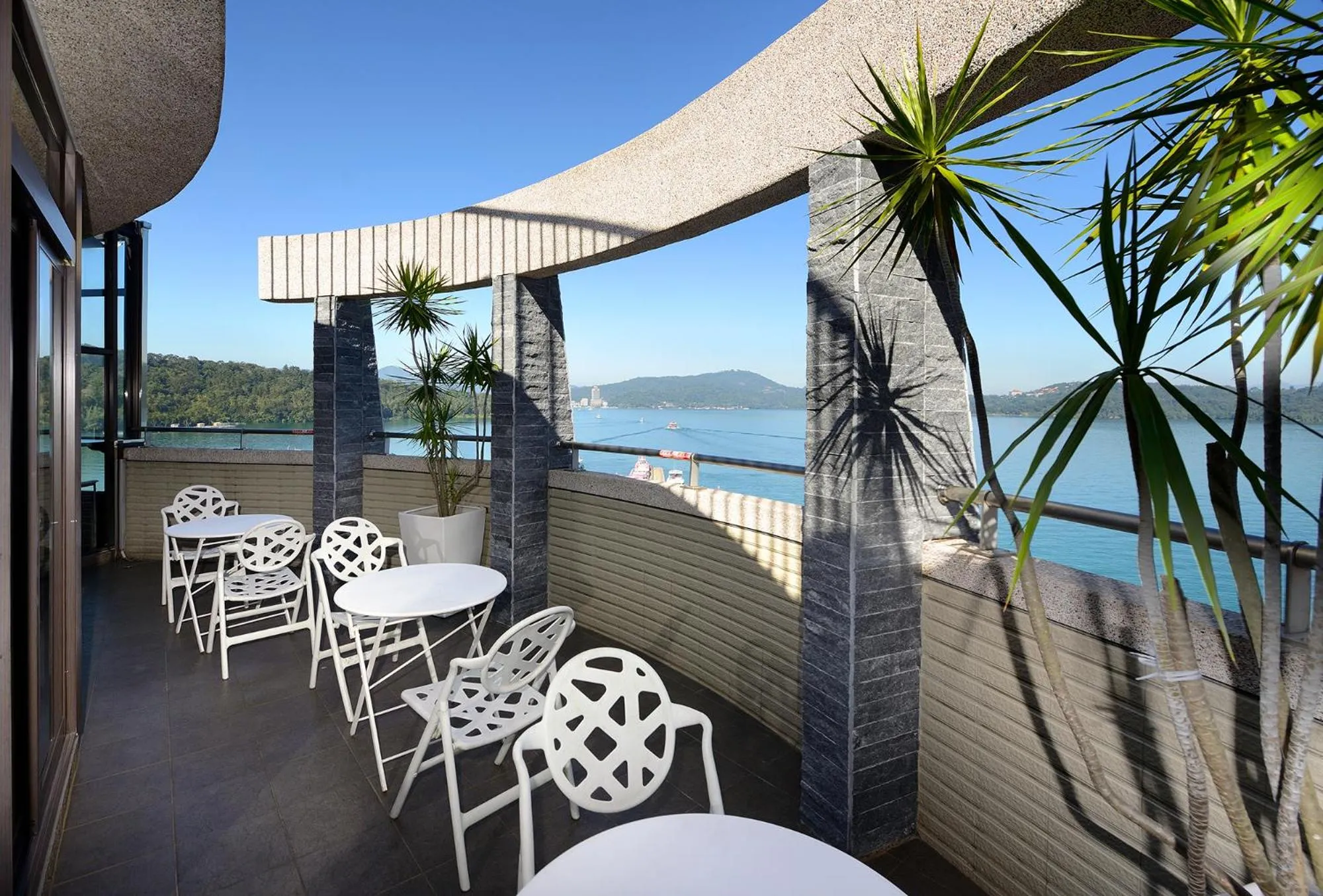 Natural landscape in Hu Yue Lakeview Hotel