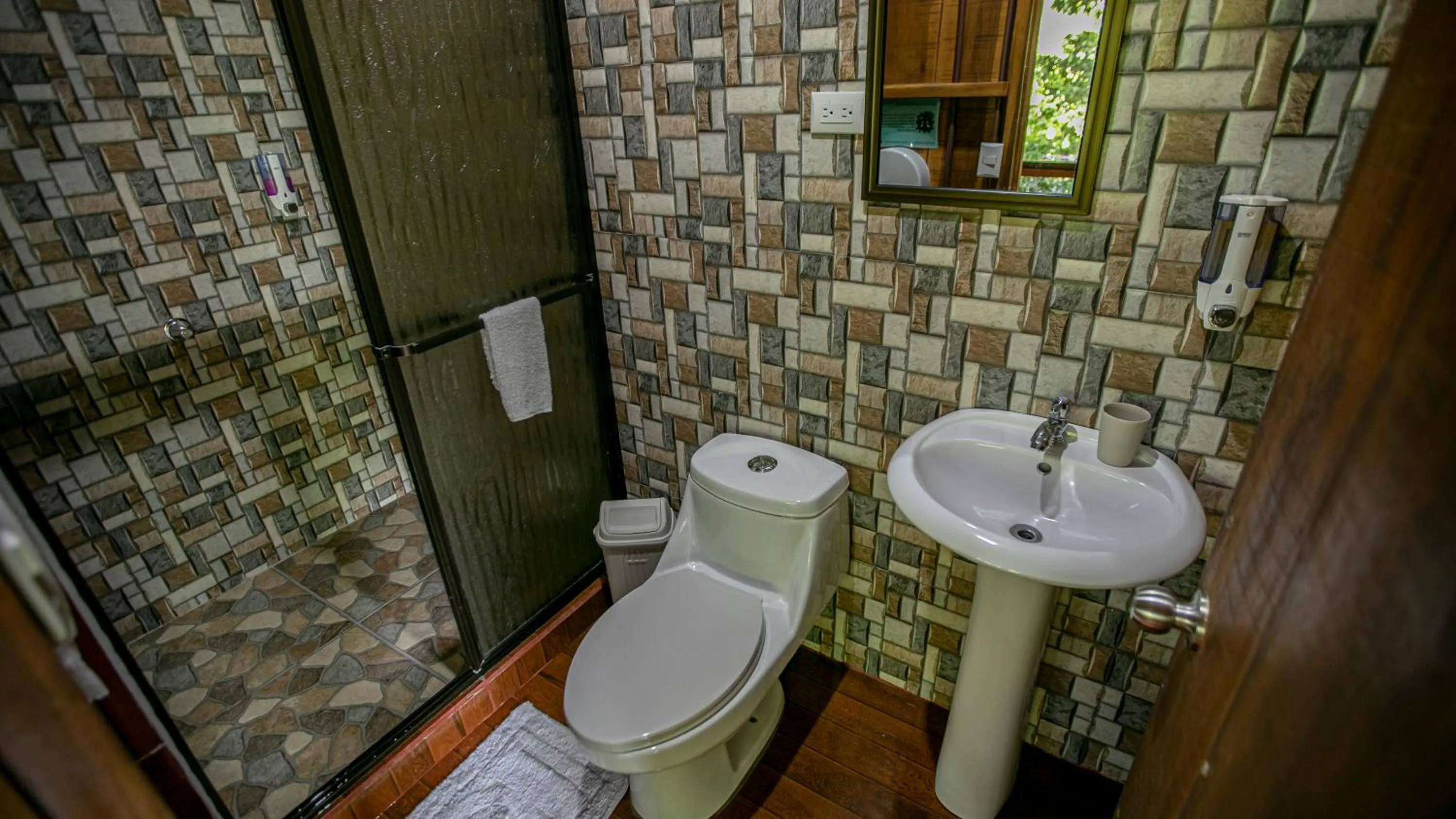Shower in Cabañas del Lago