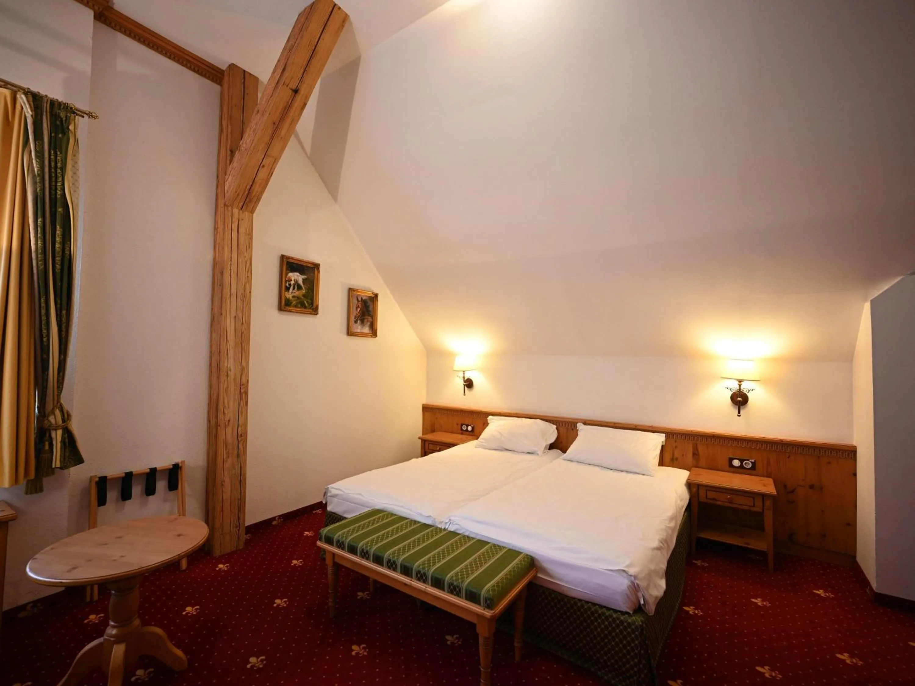 Bedroom, Bed in Mercure Sighisoara Binderbubi Hotel & Spa