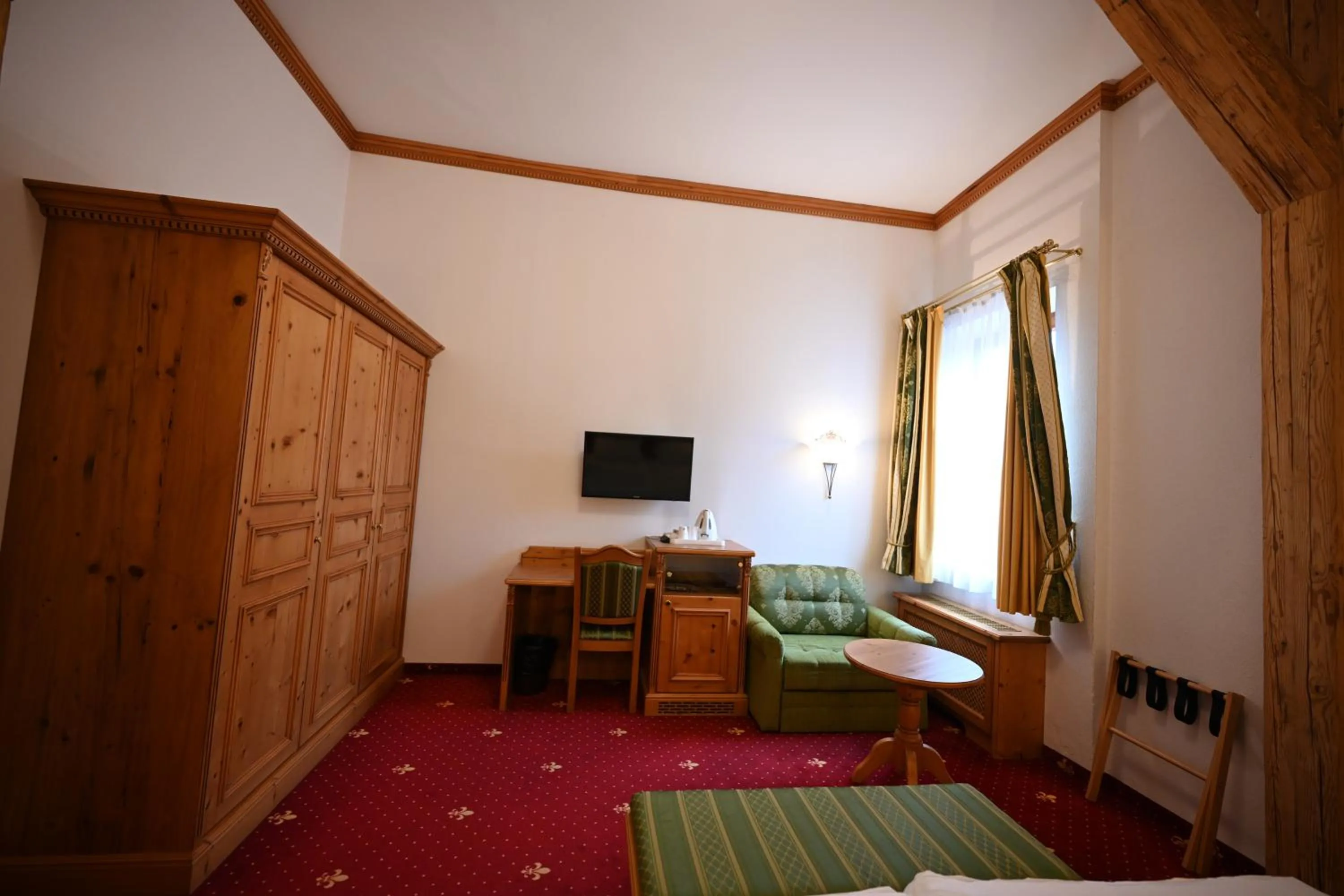 Photo of the whole room, Bed in Mercure Sighisoara Binderbubi Hotel & Spa