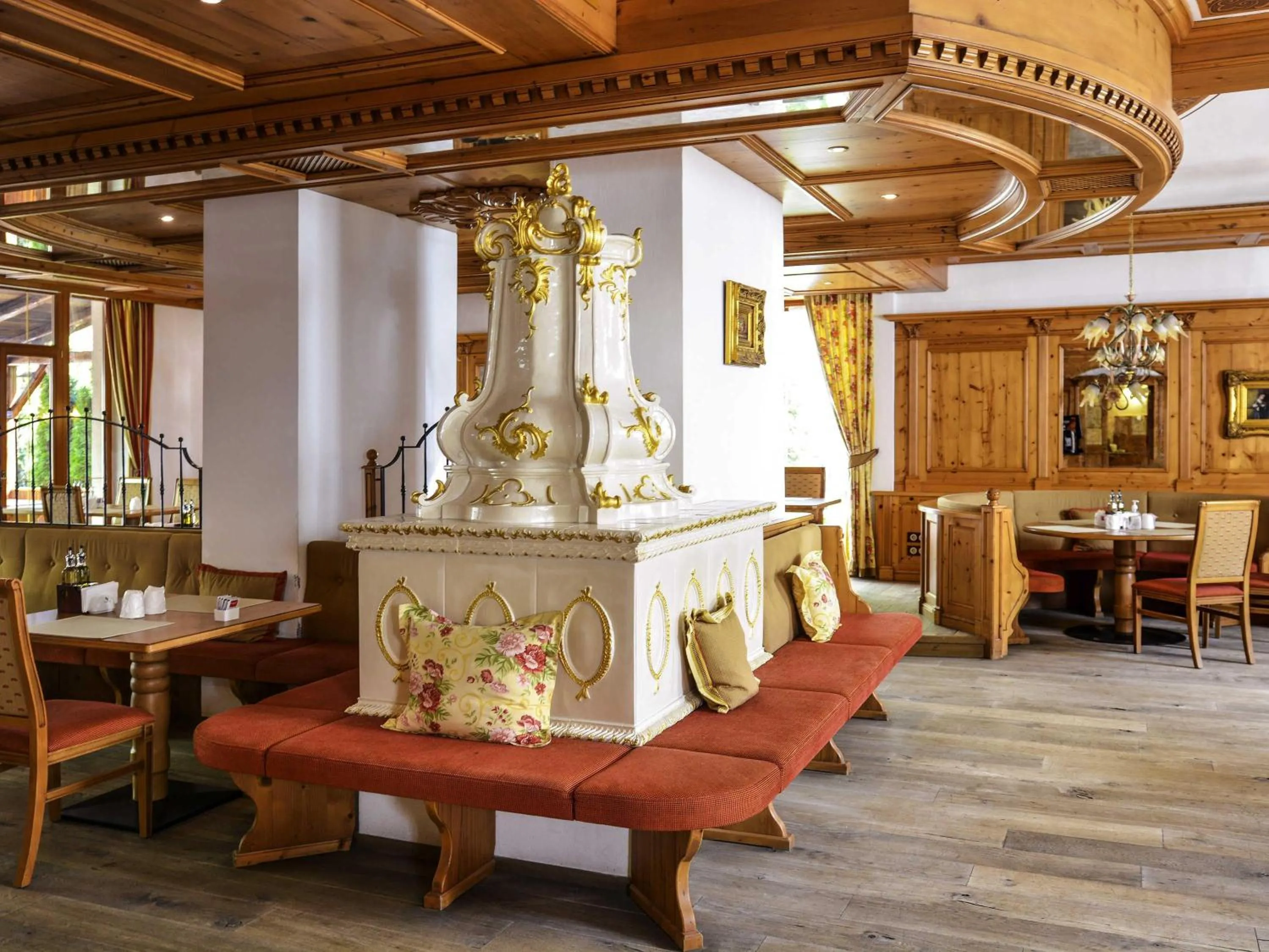 Restaurant/places to eat in Mercure Sighisoara Binderbubi Hotel & Spa