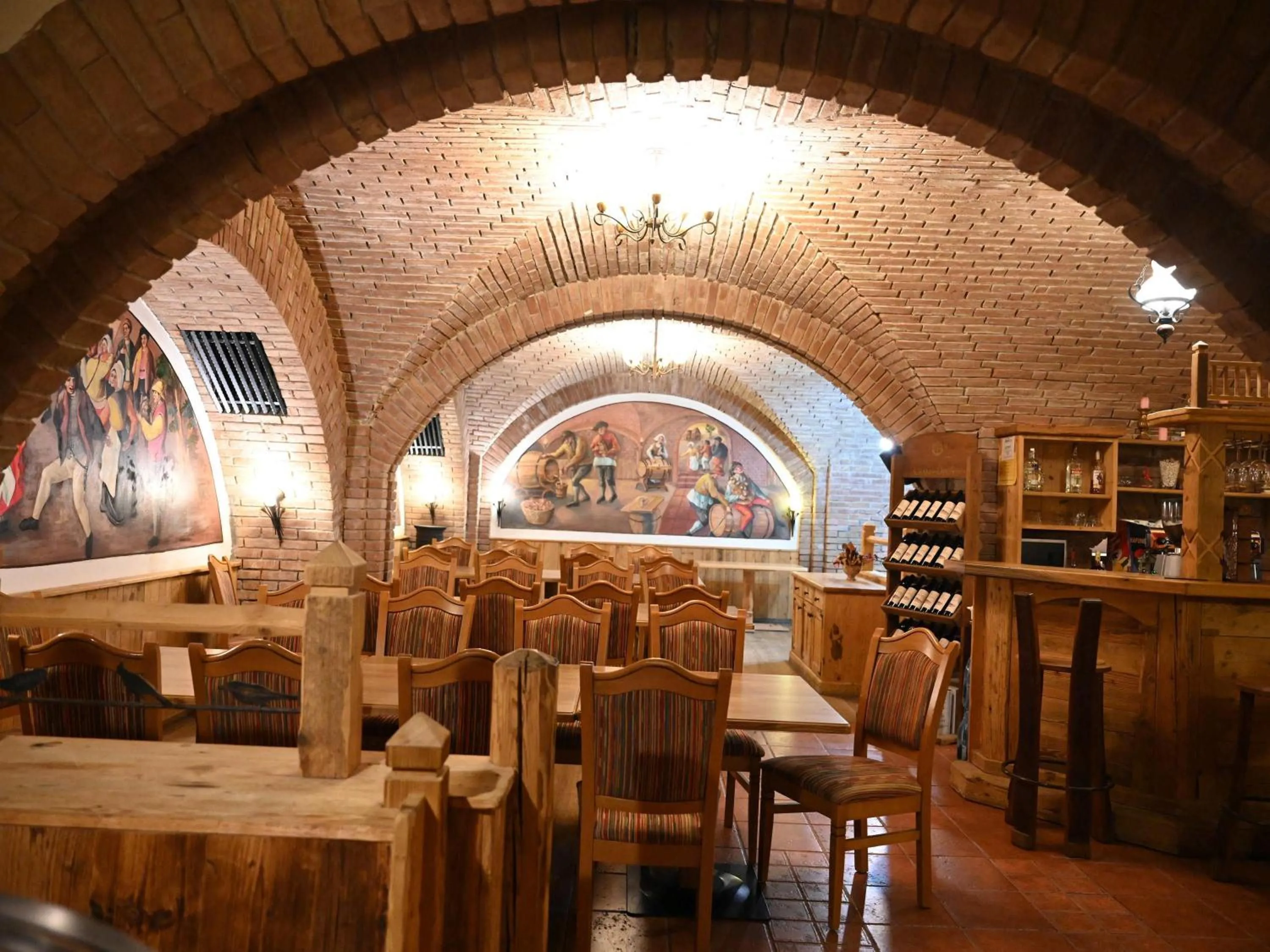 Restaurant/places to eat in Mercure Sighisoara Binderbubi Hotel & Spa