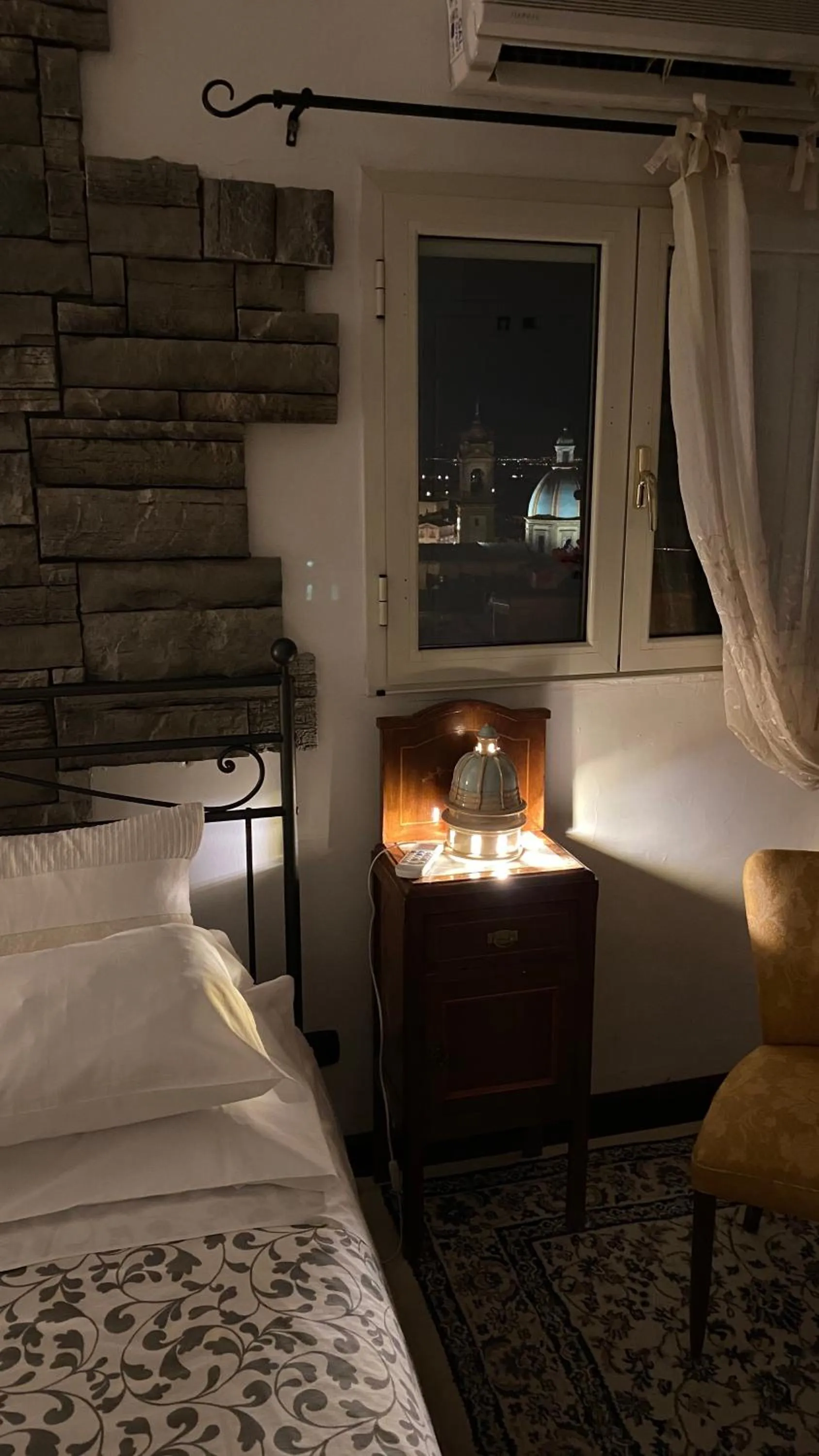 Bed in Casa tipica siciliana patronale home BedandBreakfast TreMetriSoprailCielo Camere con vista, colazione interna in terrazzo panoramico