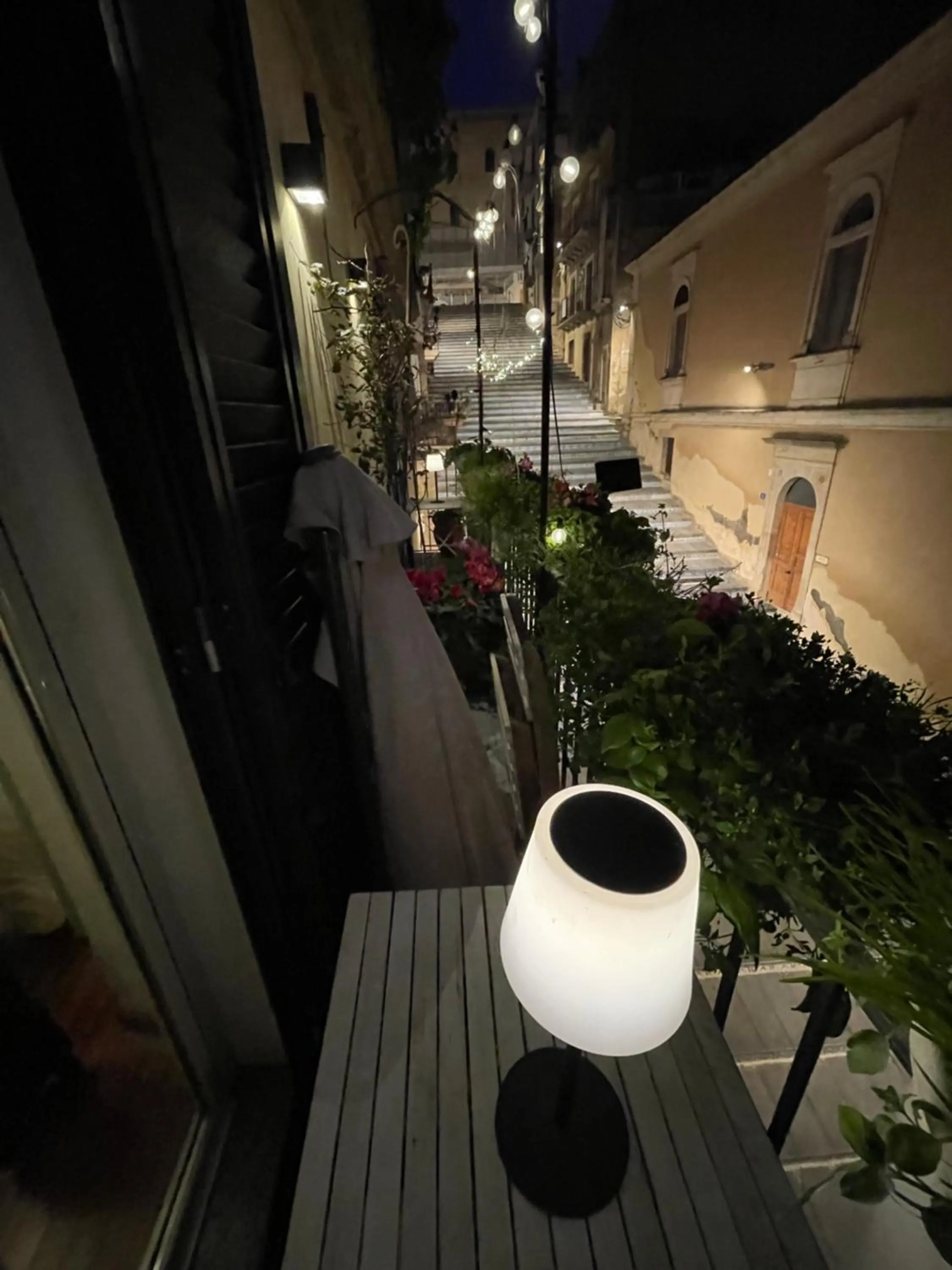 Property building in Casa tipica siciliana patronale home BedandBreakfast TreMetriSoprailCielo Camere con vista, colazione interna in terrazzo panoramico