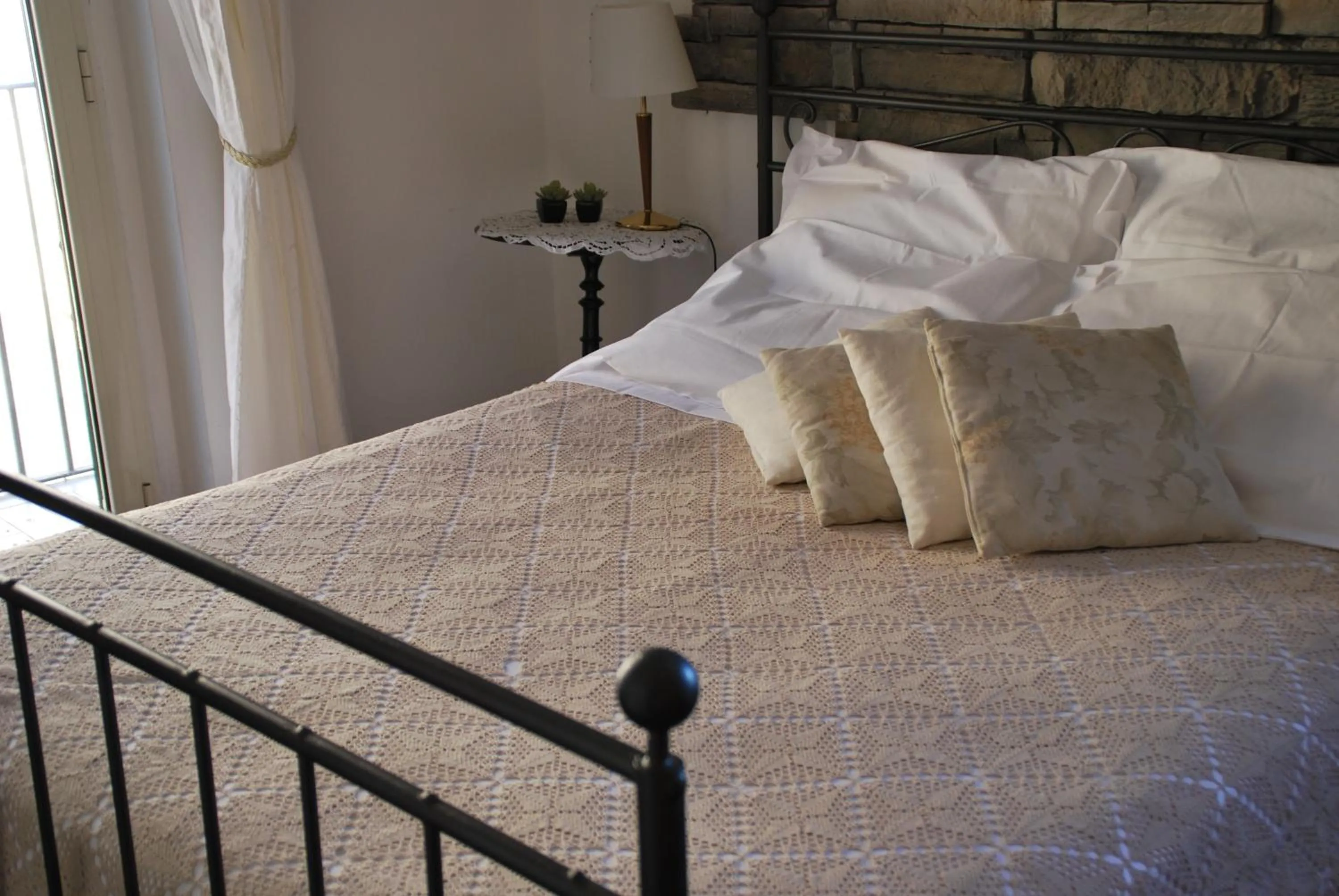 Photo of the whole room, Bed in Casa tipica siciliana patronale home BedandBreakfast TreMetriSoprailCielo Camere con vista, colazione interna in terrazzo panoramico