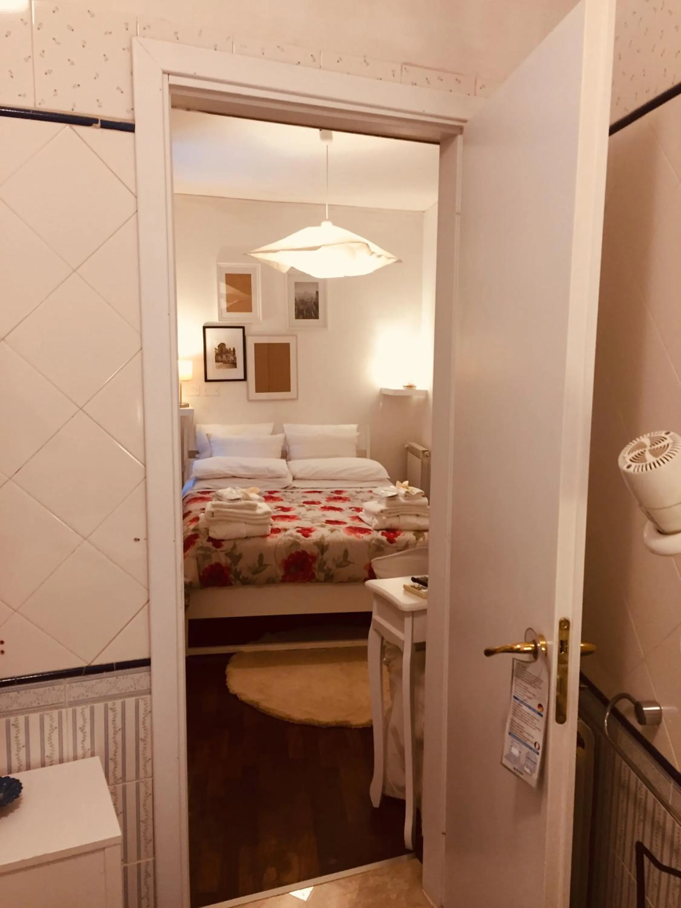 Decorative detail, Bed in Casa tipica siciliana patronale home BedandBreakfast TreMetriSoprailCielo Camere con vista, colazione interna in terrazzo panoramico