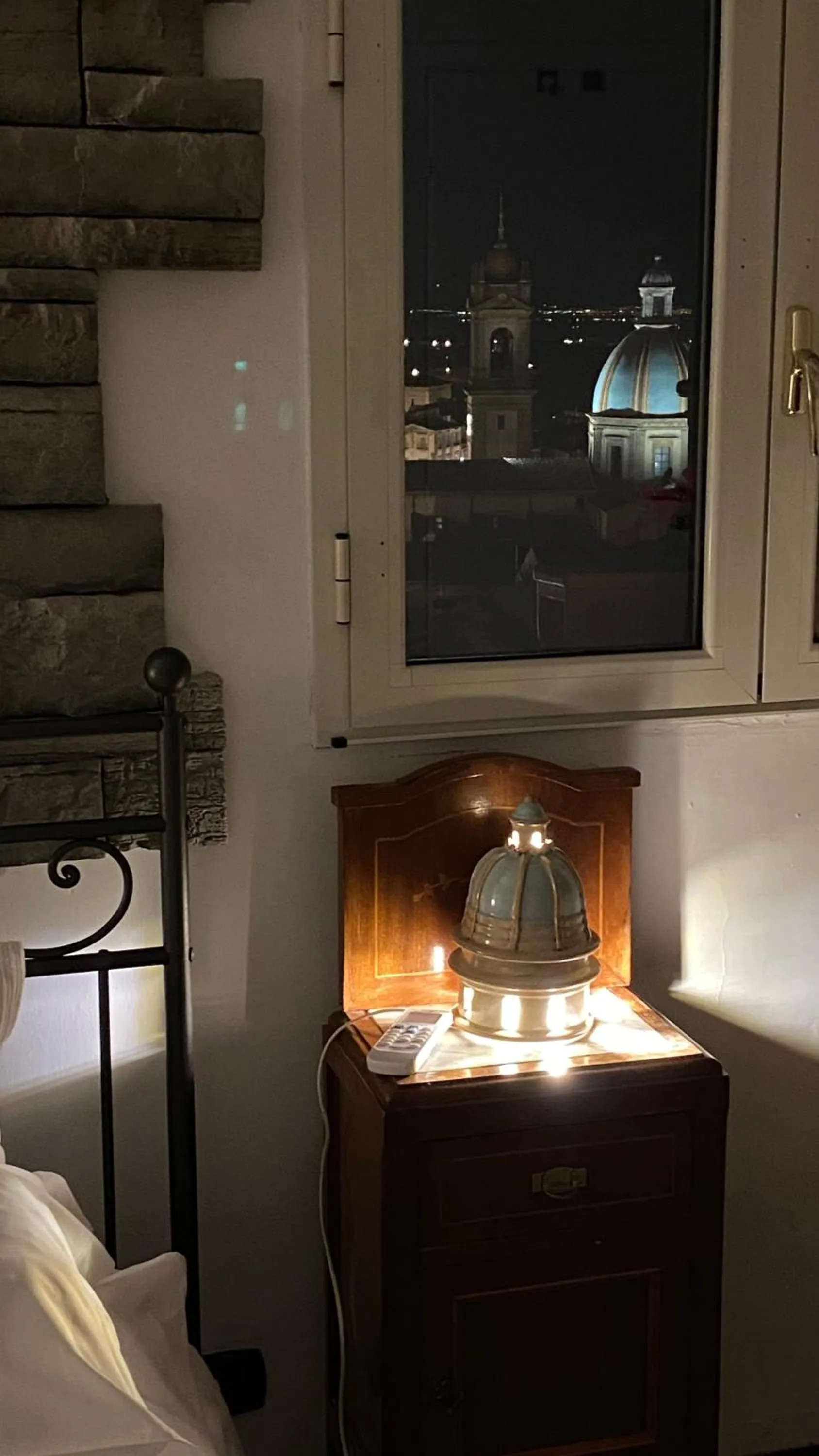 Bedroom, Bed in Casa tipica siciliana patronale home BedandBreakfast TreMetriSoprailCielo Camere con vista, colazione interna in terrazzo panoramico