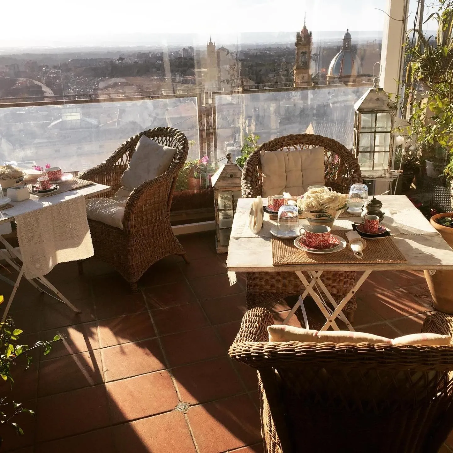 Balcony/Terrace in Casa tipica siciliana patronale home BedandBreakfast TreMetriSoprailCielo Camere con vista, colazione interna in terrazzo panoramico
