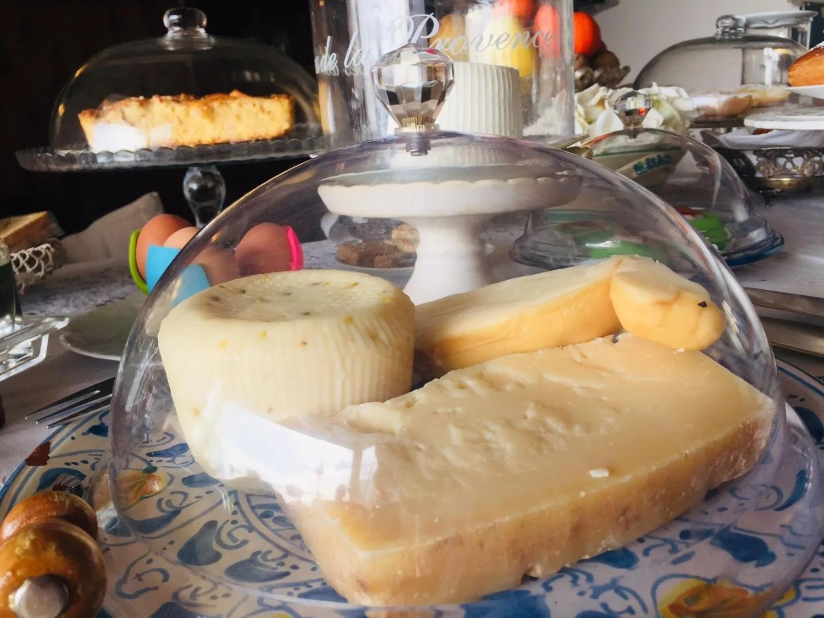 Food and drinks in Casa tipica siciliana patronale home BedandBreakfast TreMetriSoprailCielo Camere con vista, colazione interna in terrazzo panoramico