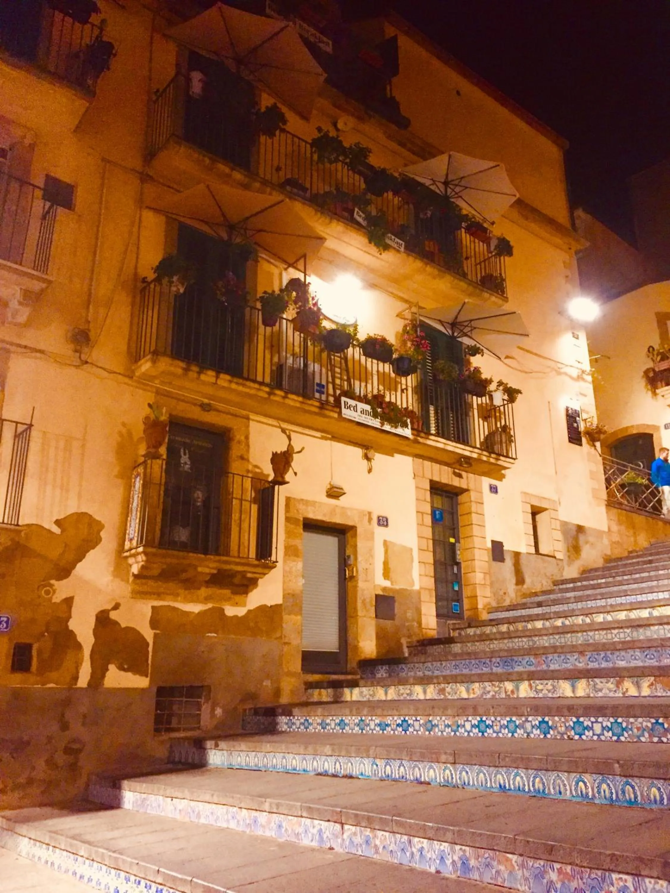 Property building in Casa tipica siciliana patronale home BedandBreakfast TreMetriSoprailCielo Camere con vista, colazione interna in terrazzo panoramico