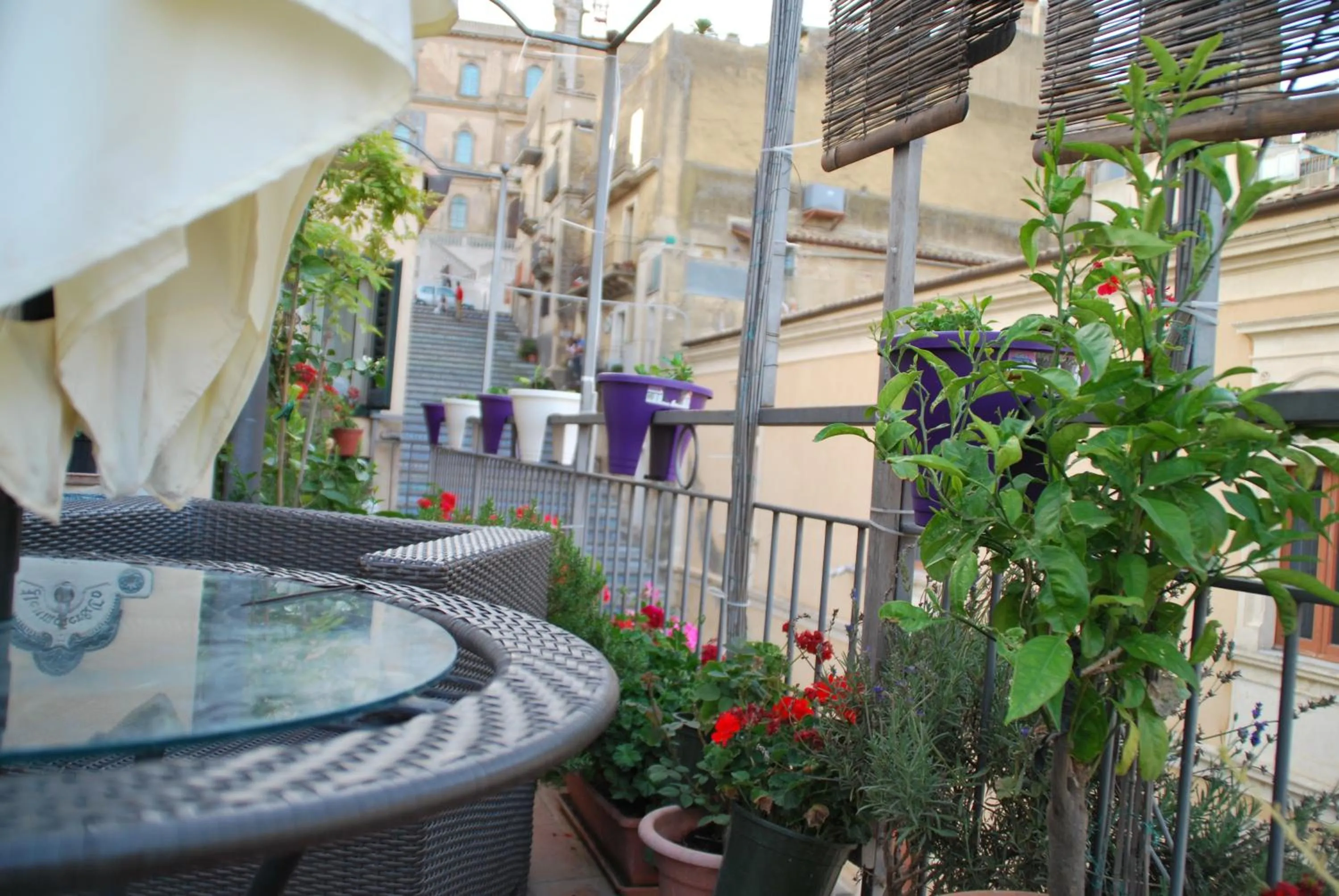 Restaurant/places to eat in Casa tipica siciliana patronale home BedandBreakfast TreMetriSoprailCielo Camere con vista, colazione interna in terrazzo panoramico